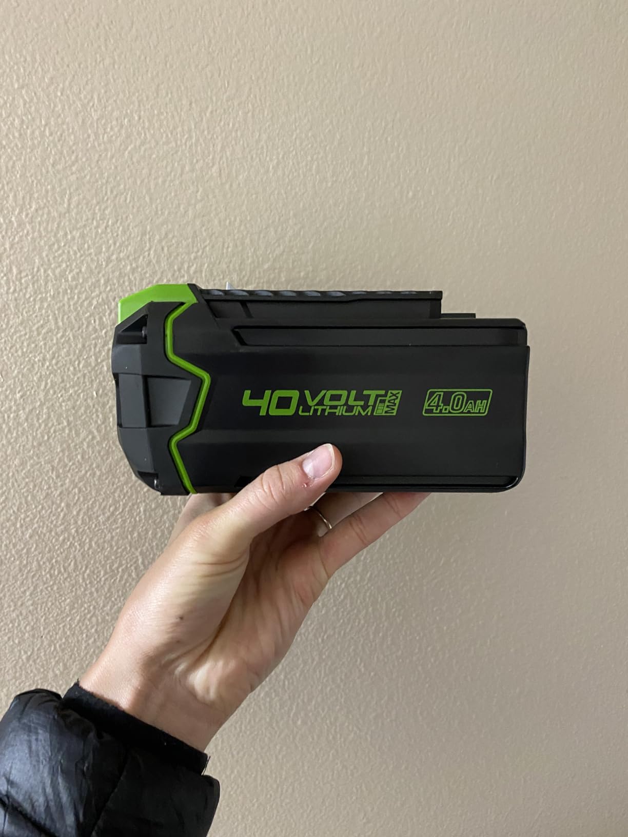 Greenworks 40V (130 MPH / 550 CFM ) Brushless Axial Leaf Blower, Ultra-Powerful for Wet Leaves, Heavy Debris, Gravel and Driveway Snow, Includes 4.0Ah Battery and Charger - Customer Photo 2