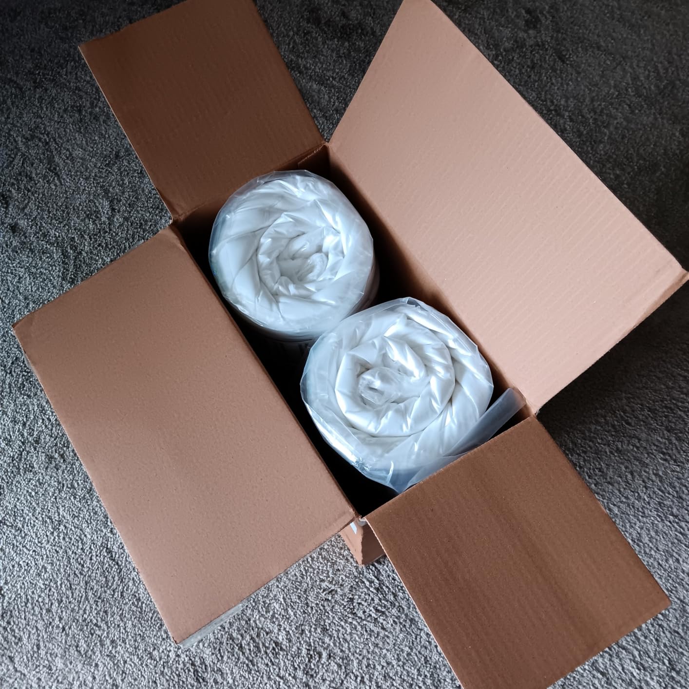 Utopia Bedding Bed Pillows for Sleeping Queen Size (White), Set of 2, Soft & Fluffy Pillow with Down Alternative Filling, Cooling, Hotel Quality, Gusseted Pillow for Back, Stomach or Side Sleepers - Customer Photo 2