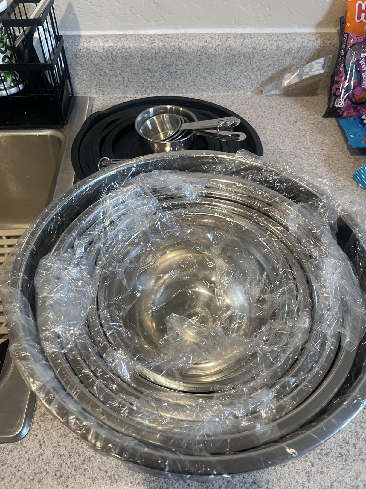 5-Speed Electric Hand Mixer, 4 Large Mixing Bowls Set, Handheld Mixers with Whisks Beater, Stainless Steel Metal Nesting Bowl Measuring Cups Spoons Kitchen Cake Blender for Baking Supplies - Customer Photo 2