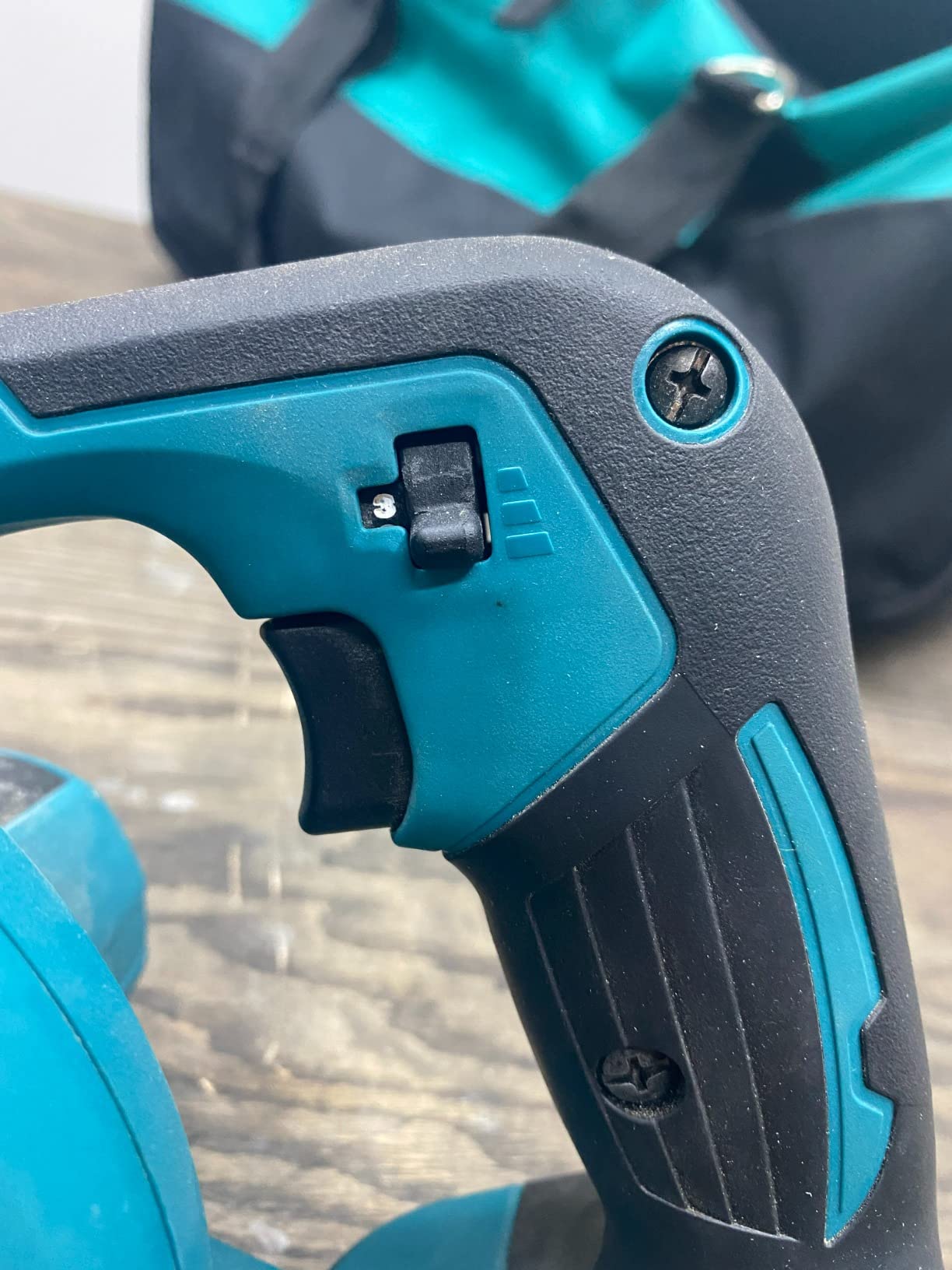 Makita DUB185Z Cordless Handheld Leaf Blower (Tool Only) - Customer Photo 3