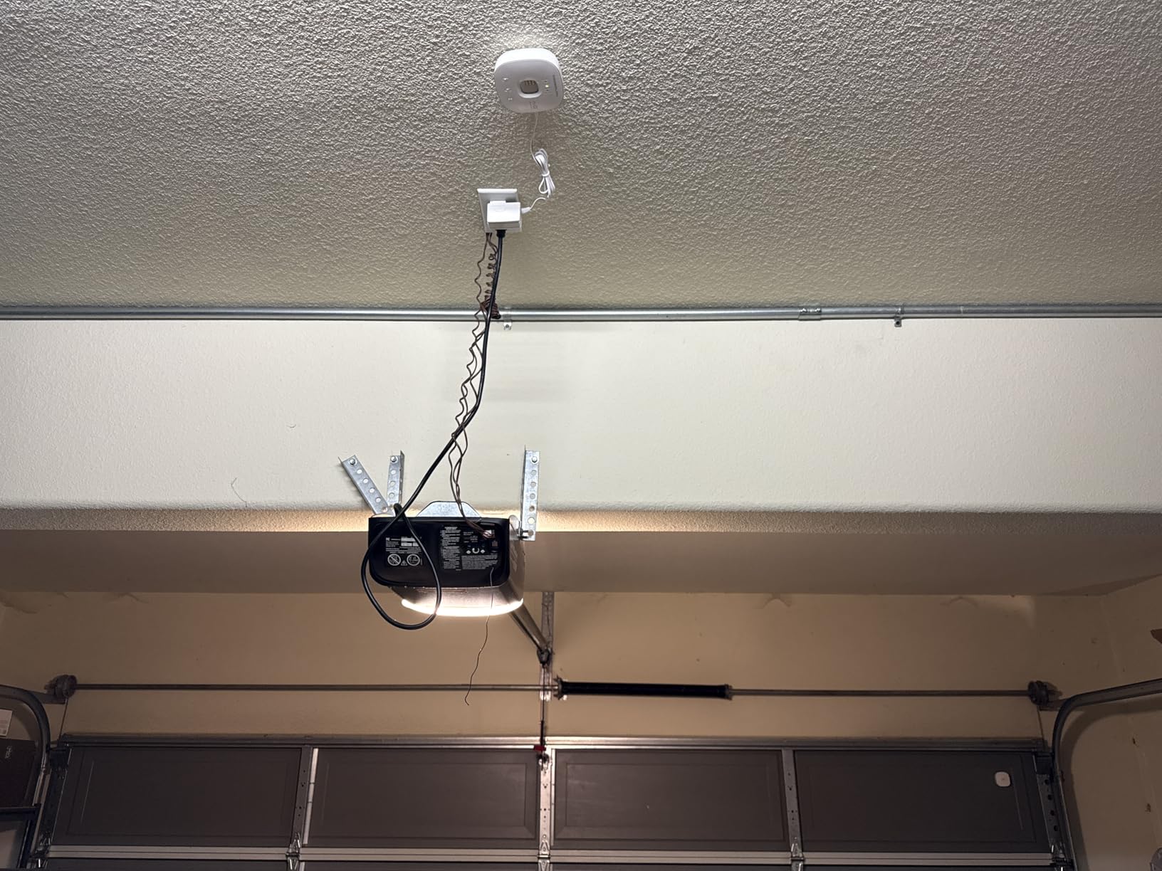 CHAMBERLAIN Smart Garage Control - Wireless Garage Hub and Sensor with Wifi & Bluetooth - Smartphone Controlled, myQ-G0401-ES, White customer photo 1