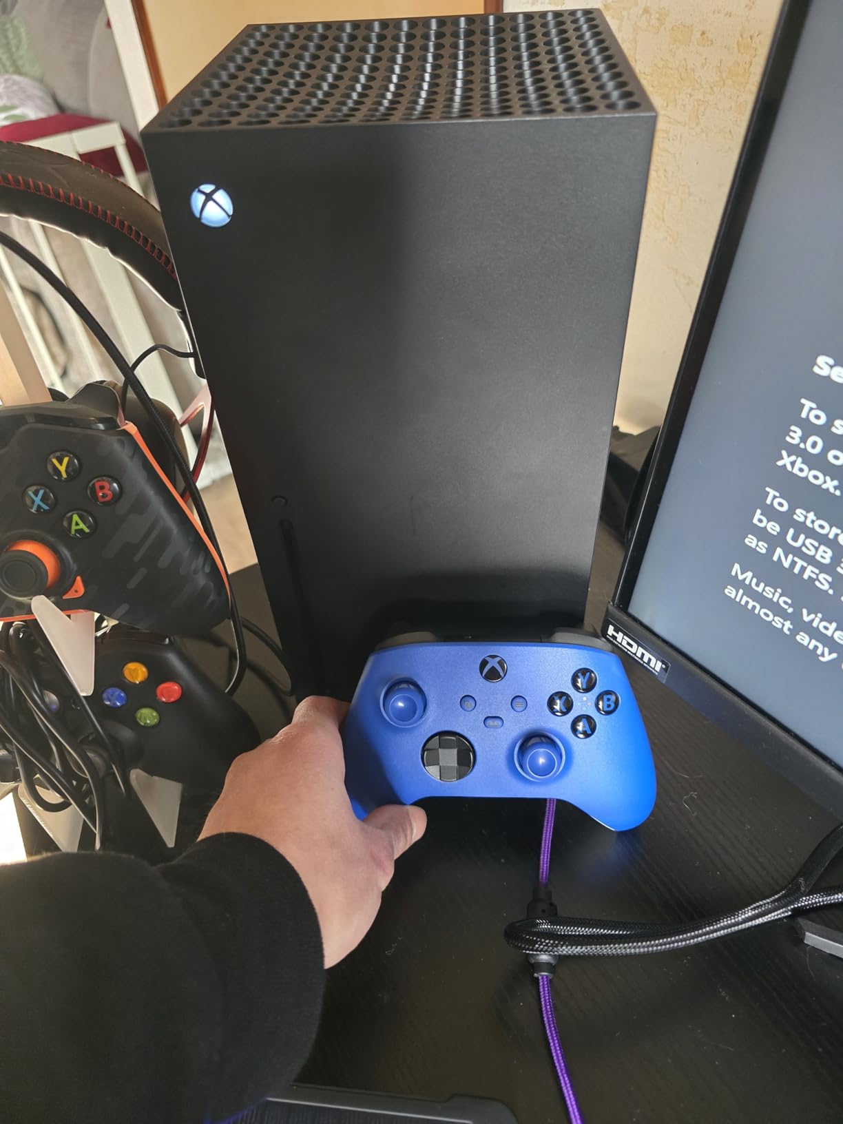 Xbox Series X - Gaming Console - 1TB SSD - Includes Wireless Controller - 4K Gaming - 120FPS - Carbon Black - Customer Photo 1