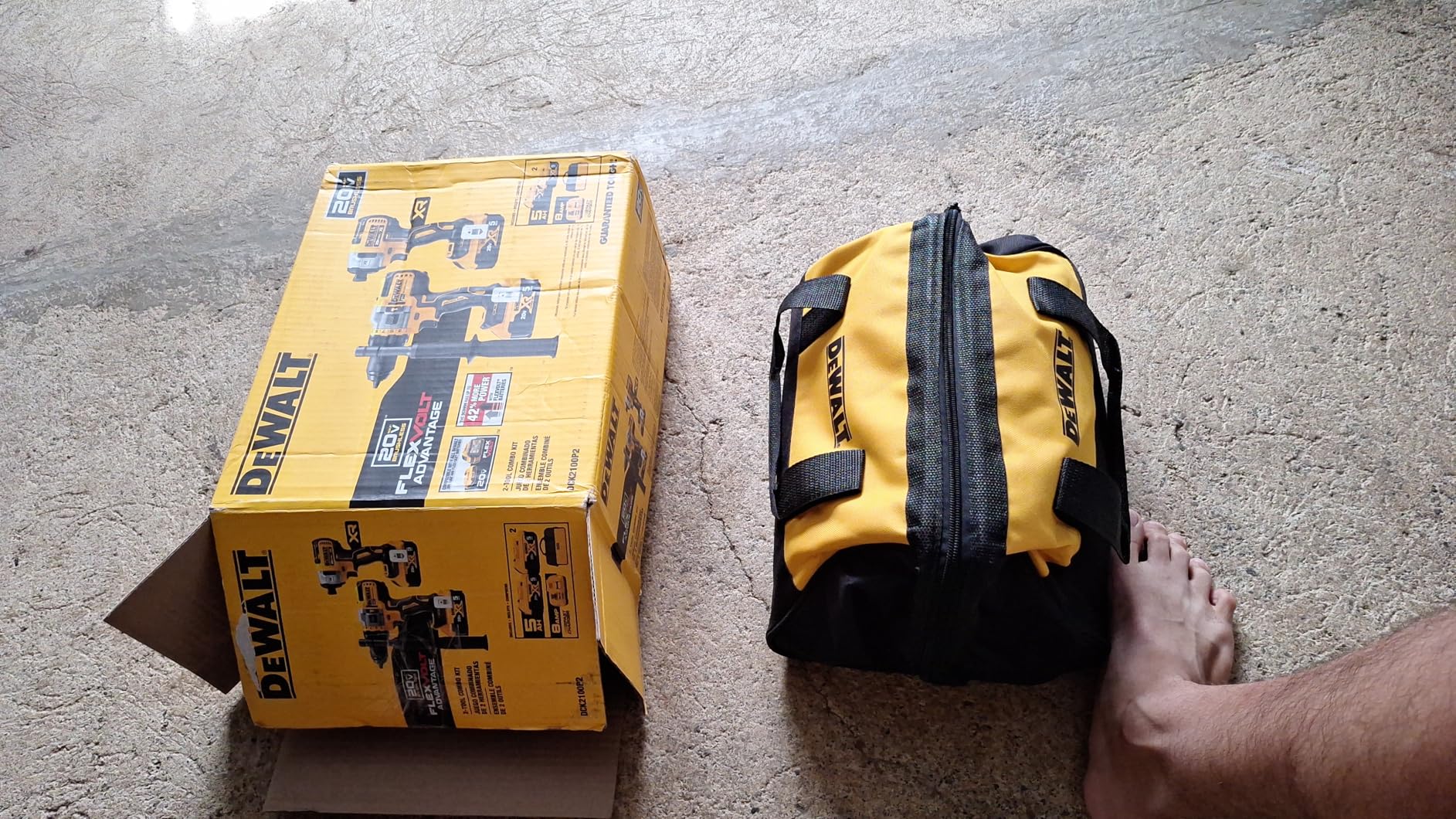 DEWALT FLEXVOLT ADVANTAGE 20V MAX* Combo Kit with Hammer Drill & Impact Driver, 5.0-Ah, 2-Tool (DCK2100P2) - Customer Photo 1