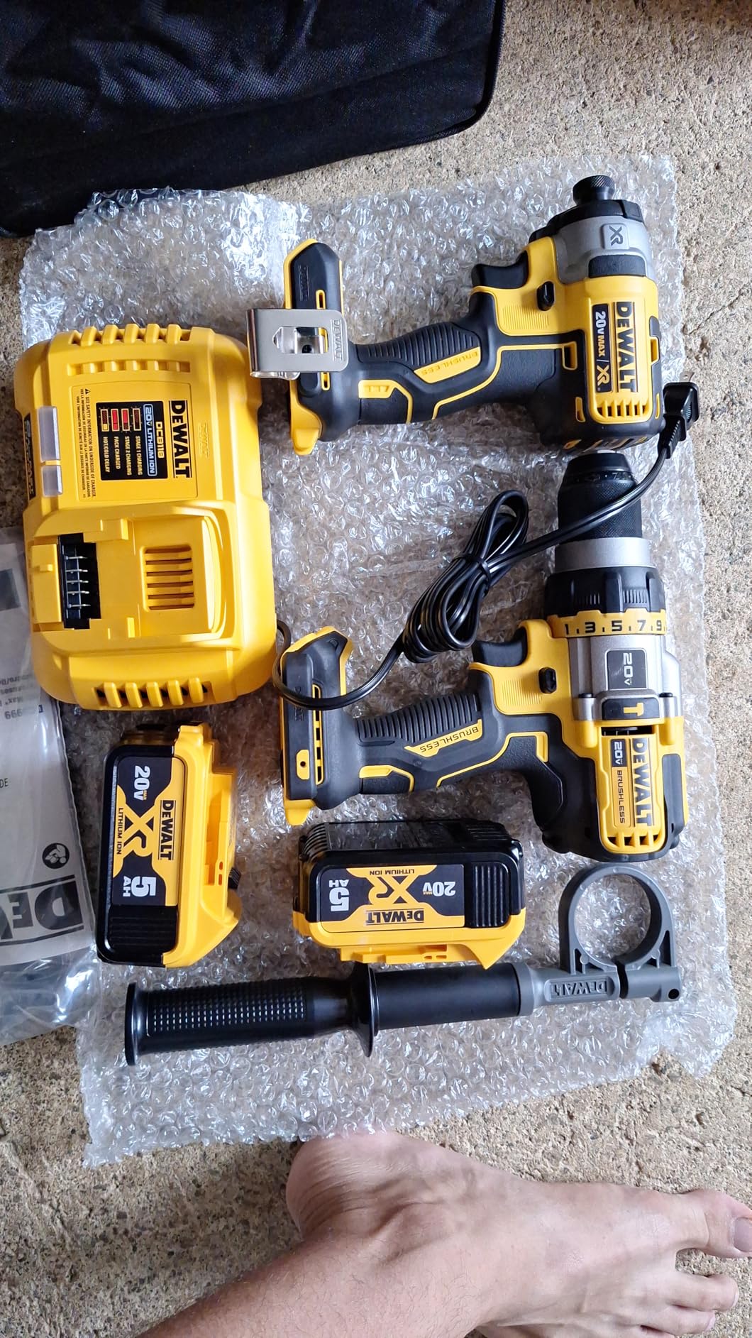 DEWALT FLEXVOLT ADVANTAGE 20V MAX* Combo Kit with Hammer Drill & Impact Driver, 5.0-Ah, 2-Tool (DCK2100P2) - Customer Photo 2