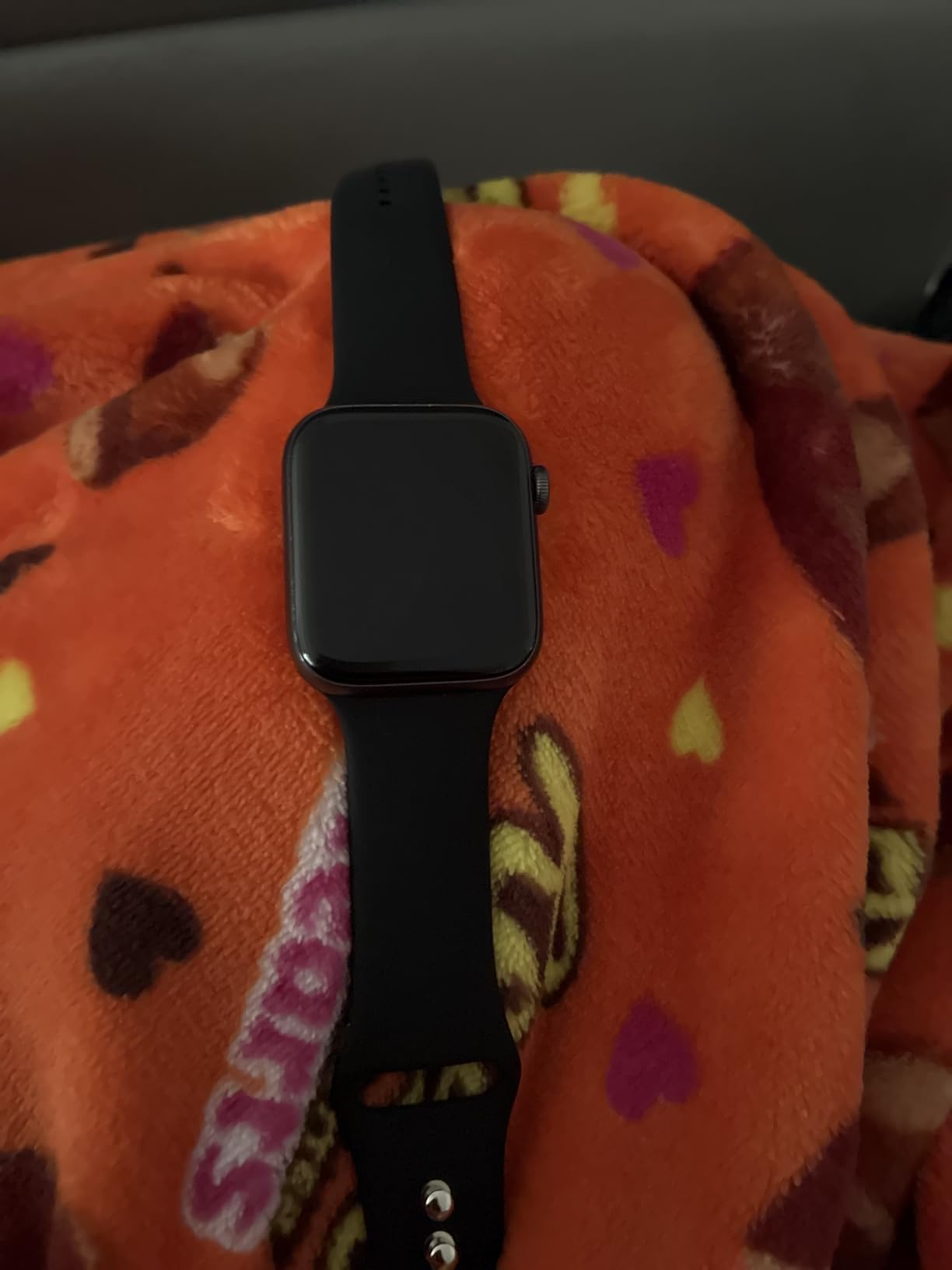 Apple Watch SE (GPS, 44mm) - Space Gray Aluminum Case with Black Sport Band (Renewed) - Customer Photo 1
