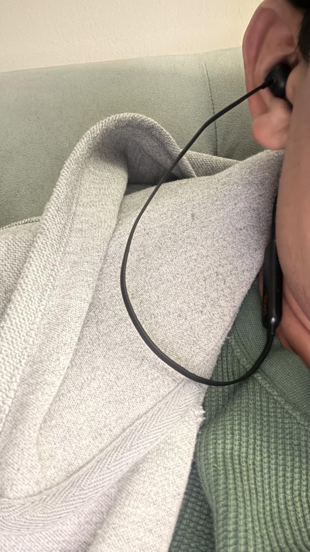 Beats Flex Wireless Earbuds - Apple W1 Headphone Chip, Magnetic Earphones, Class 1 Bluetooth, 12 Hours of Listening Time, Built-in Microphone - Black - Customer Photo 1