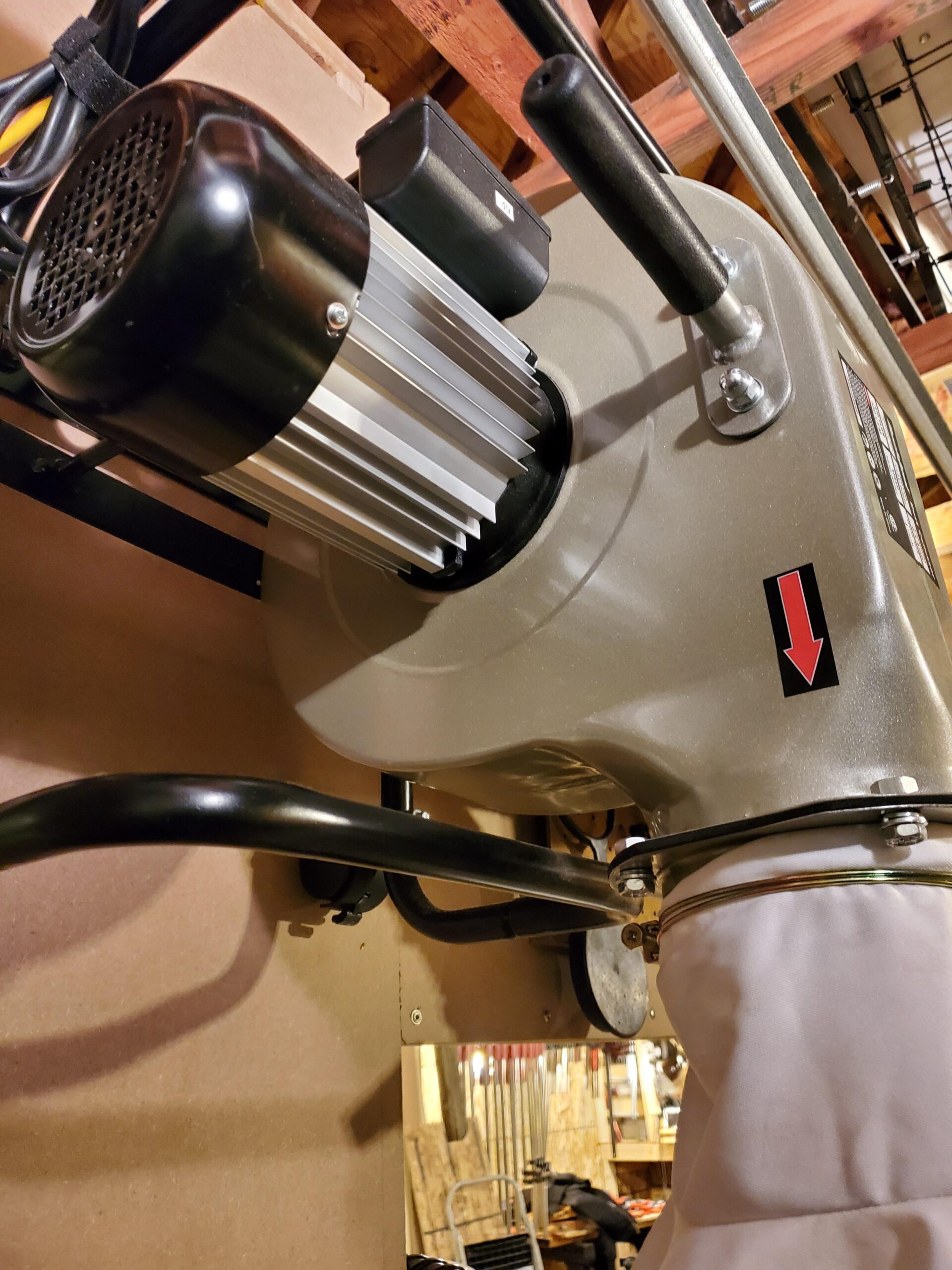 BUCKTOOL 1HP 6.5AMP Wall-mount Dust Collector with Remote Control and 2-micron Dust Filter Bag 550CFM Air Flow DC30A-1 - Customer Photo 2