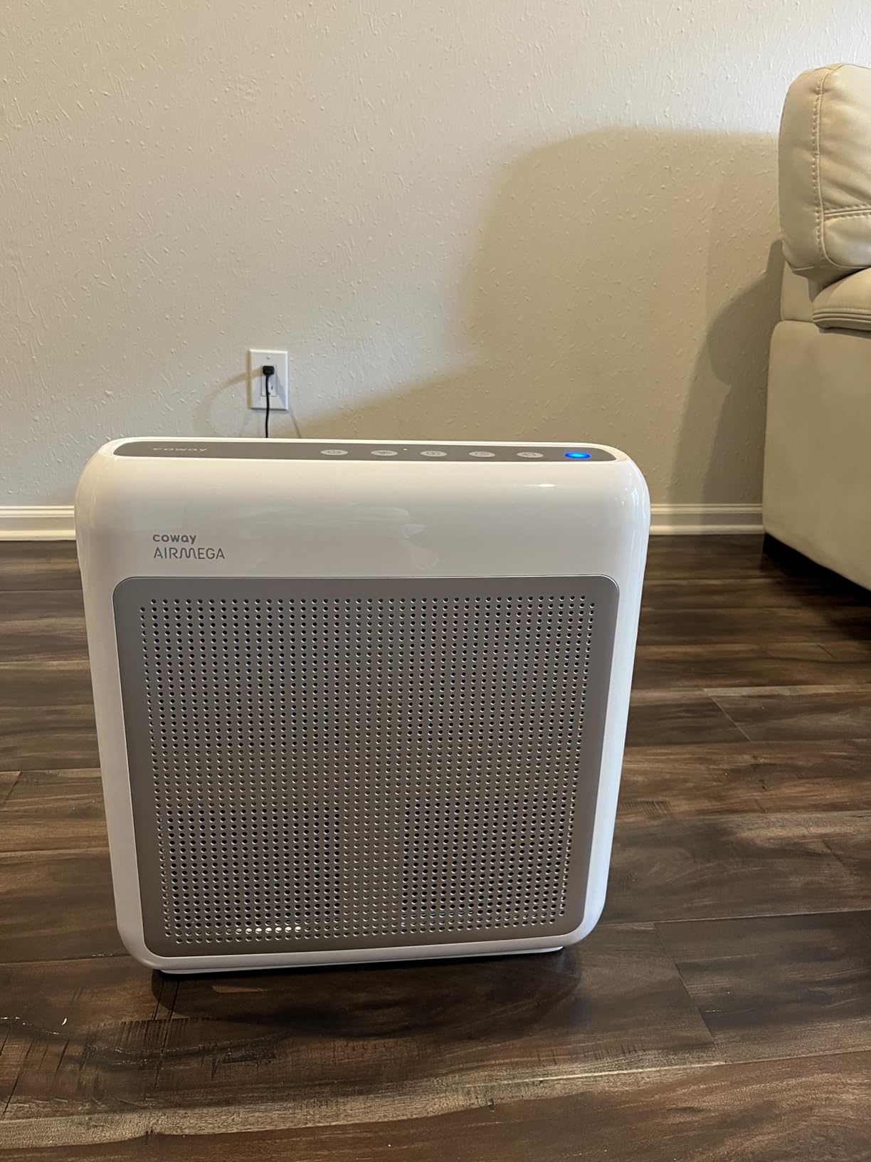 COWAY Air Purifiers for Home Up to 1,748ft², True HEPA Filter for Smoke, Allergies, Pet Dander, Odor, Air Quality Monitor, Auto&Eco Mode, Timer, Filter Indicator, 3yr Warranty, 200M, White - Customer Photo 2