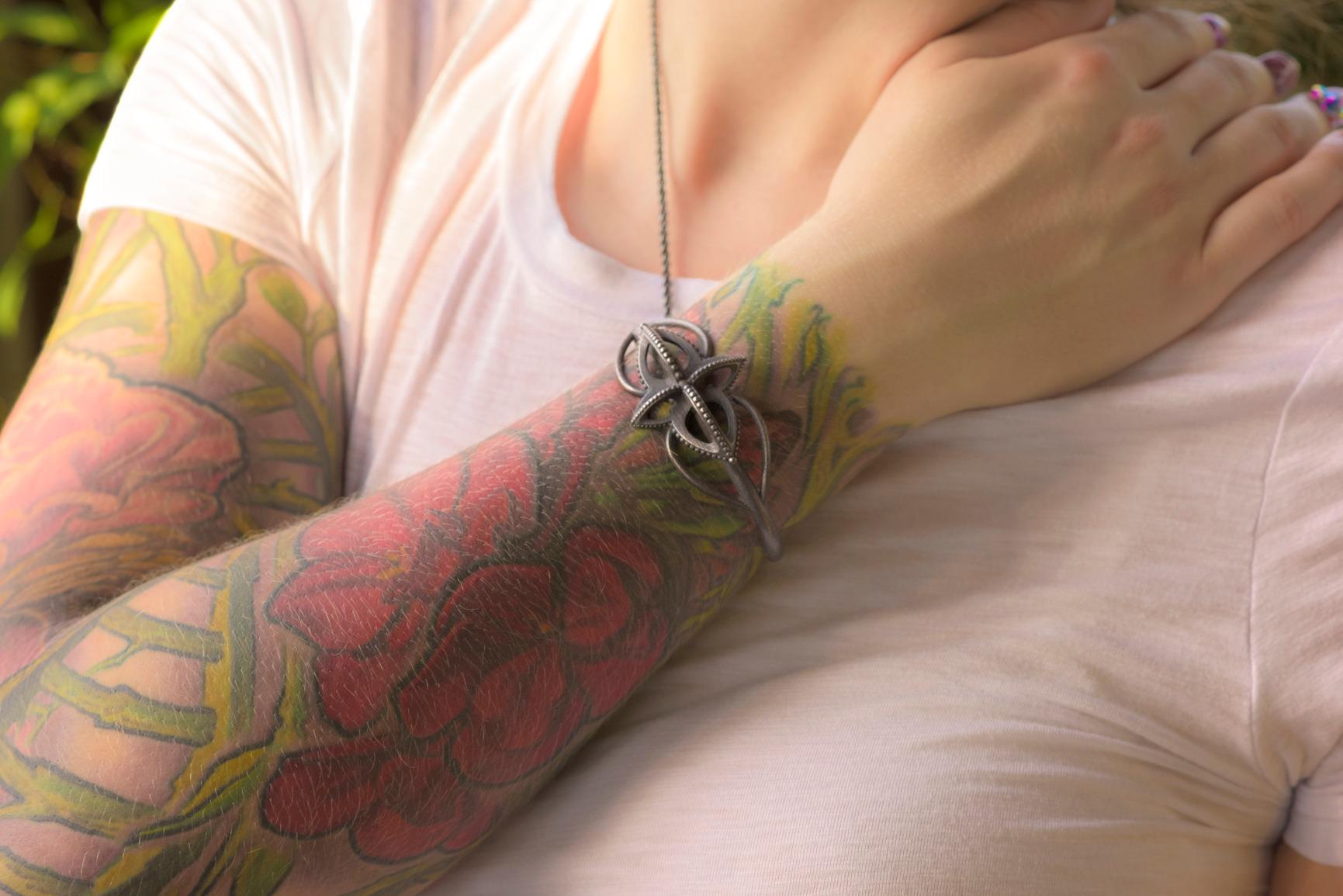 NEEWER 660 PRO RGB Led Video Light with APP Control/Barn Door/U Bracket, 360° Full Color, CRI 97+, 50W Panel Studio Light for Gaming Live Streaming YouTube Webex Recording Filming Photography customer photo 1