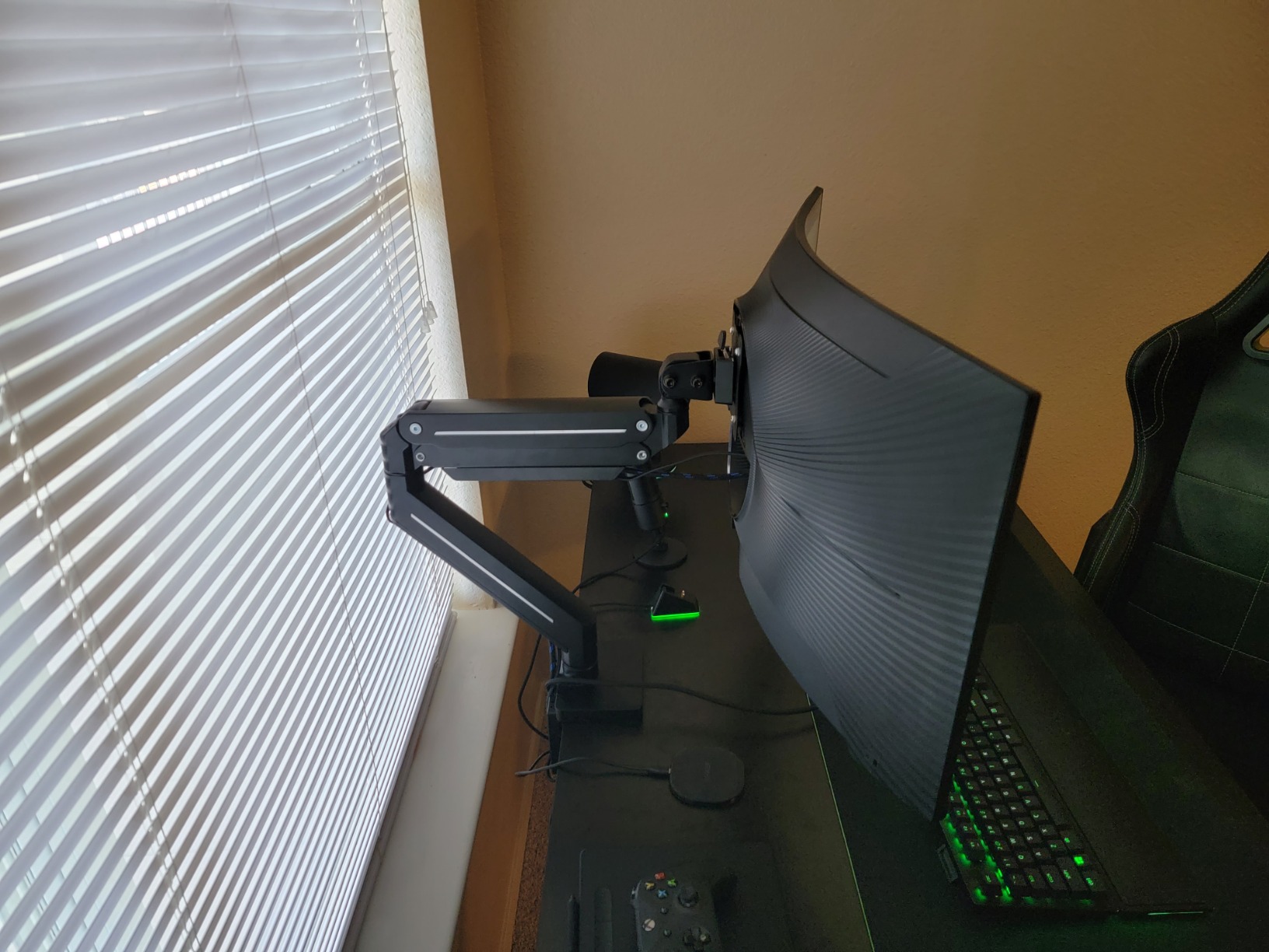 SAMSUNG 34' Odyssey G5 Ultra-Wide Gaming Monitor with 1000R Curved Screen, 165Hz, 1ms, FreeSync Premium, Large Display, Eye Comfort, Multiple Ports, WQHD, LC34G55TWWNXZA, Black - Customer Photo 2