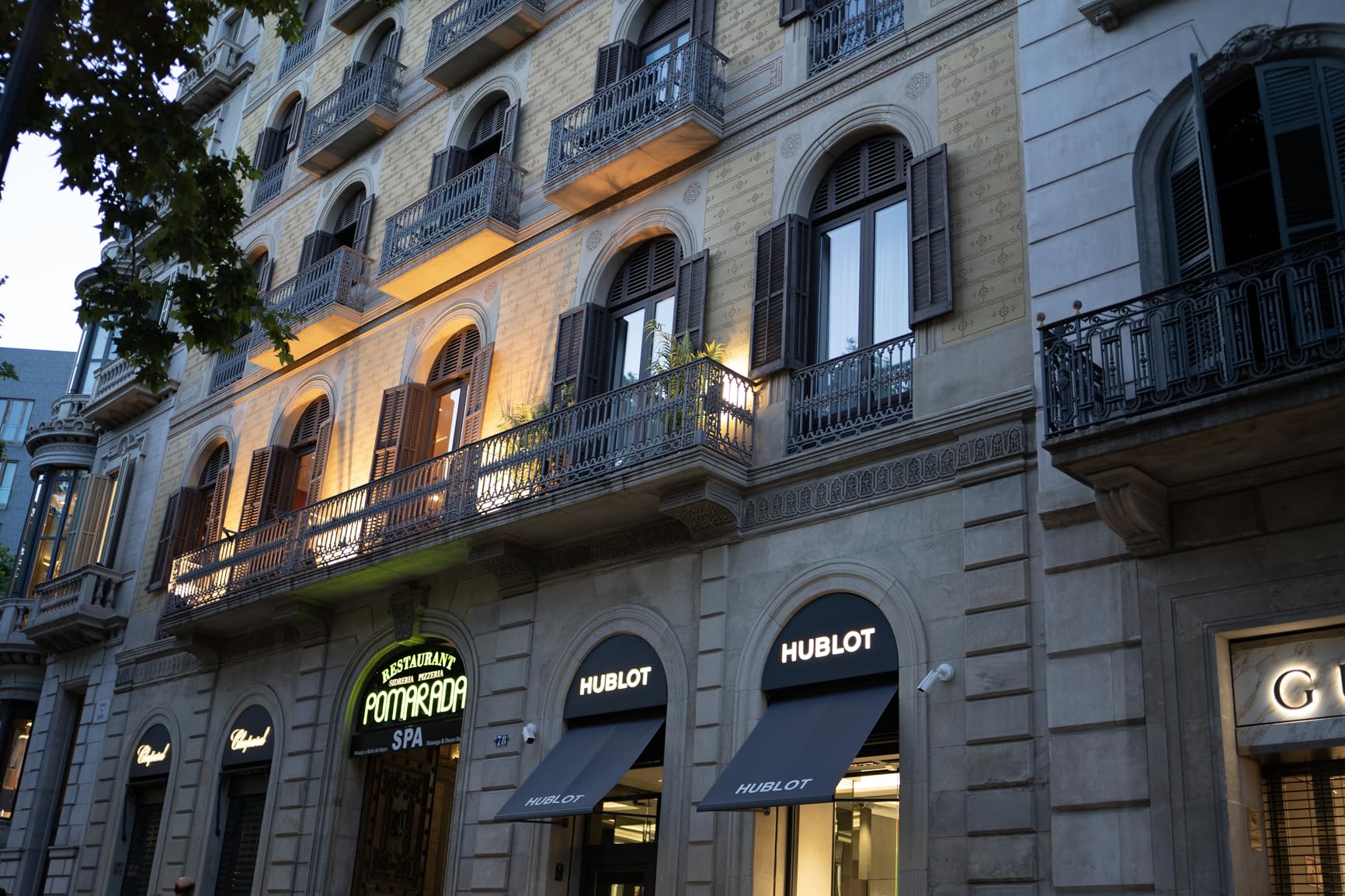 Rokinon AF 35mm F1.8 Full Frame Lens for Sony E – Auto Focus, Fast Aperture, Weather Sealed, Ultra Multi-Coated, 9-Blade Diaphragm, Lightweight, Compact, Custom Switch - Customer Photo 1