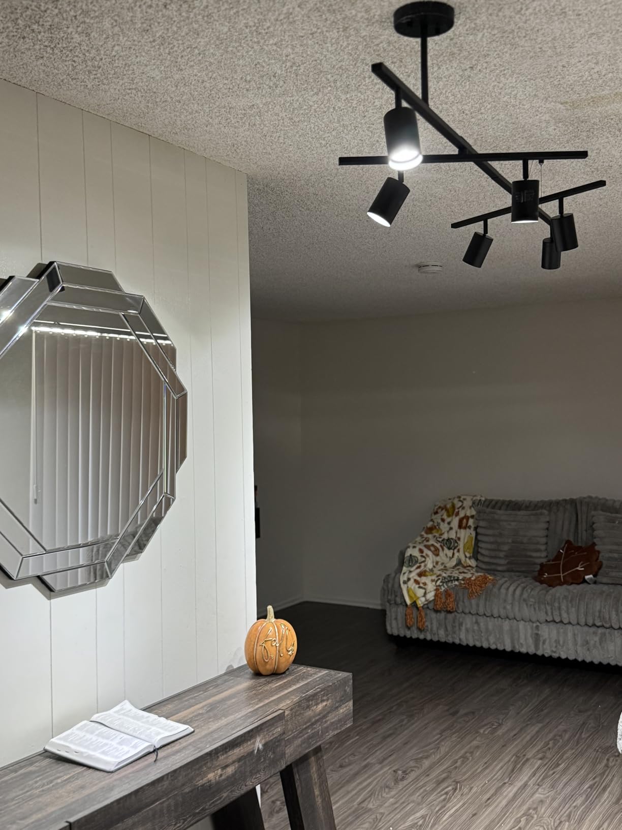 GLOBE Electric 59829 64 inch 6-Light Track Lighting, Matte Black Finish, Center Swivel Bar, Adjustable Heads, GU10 Base, Dimmable, Modern Industrial Lighting - Customer Photo 2