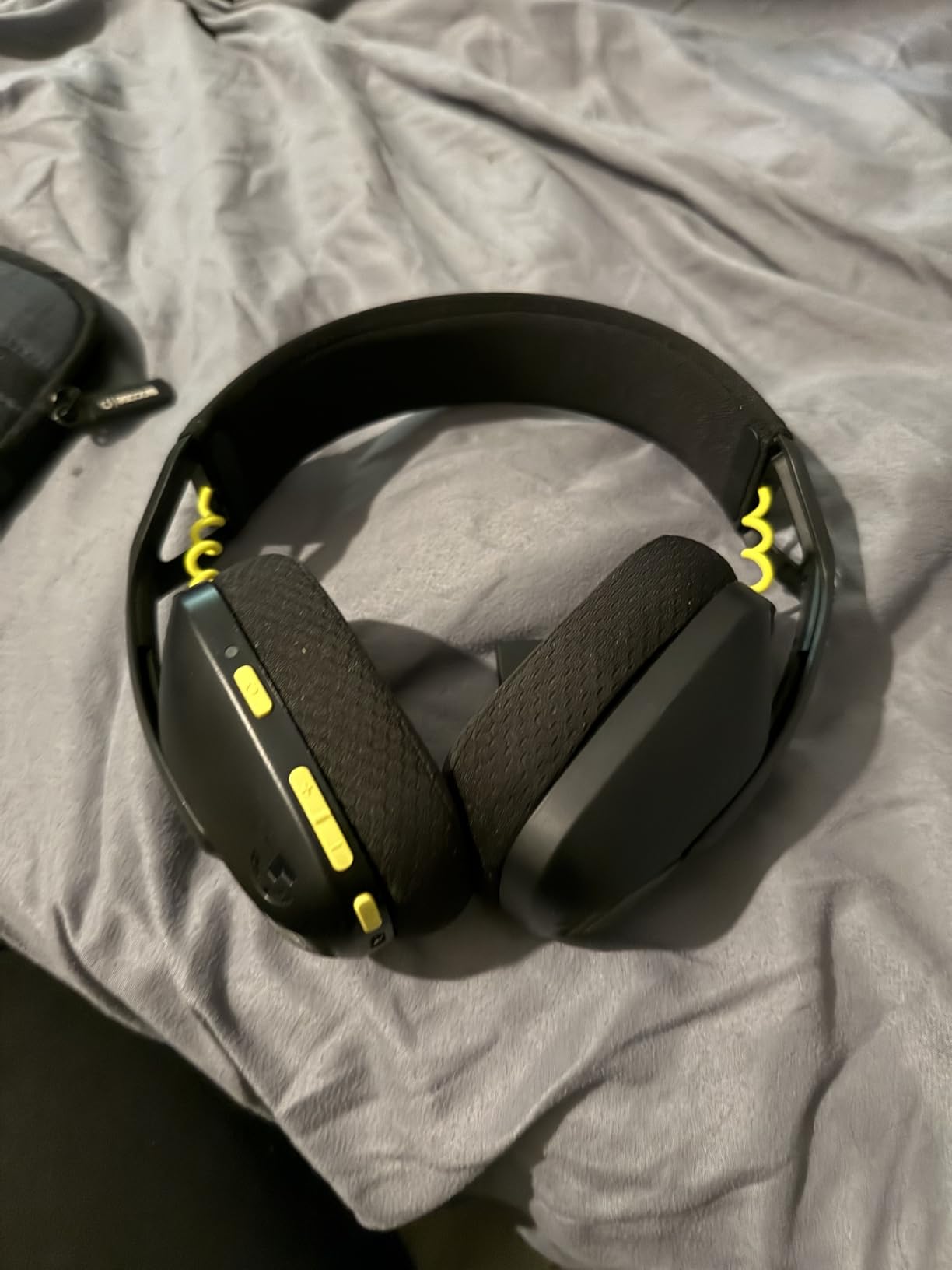 Logitech G435 Lightspeed & Bluetooth Wireless Gaming Headset - Lightweight Over-Ear Headphones, Built-in mics, 18h Battery, Dolby Atmos, PC, PS4, PS5, Nintendo Switch/Switch 2, Mobile - Black - Customer Photo 1