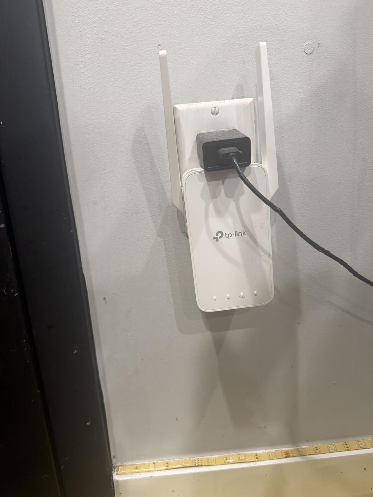 TP-Link AC1200 WiFi Extender, 2023 Engadget Best Budget Pick, 1.2Gbps Signal Booster for Home, Dual Band 5GHz/2.4GHz, Covers Up to 1500 Sq.ft and 30 Devices,Support Onemesh, One Ethernet Port (RE315) - Customer Photo 1