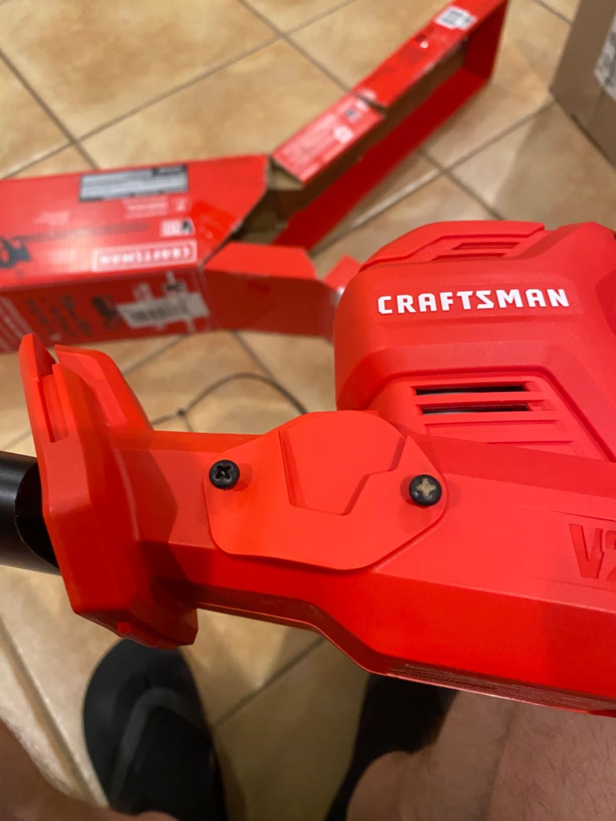 CRAFTSMAN V20 Cordless Hedge Trimmer with Battery and Charger Included, 20 in. Rechargeable Bush Trimmer Cordless, Lightweight (CMCHT810C1) - Customer Photo 1