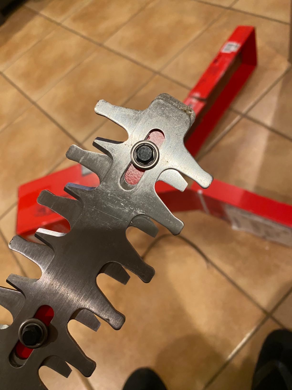 CRAFTSMAN V20 Cordless Hedge Trimmer with Battery and Charger Included, 20 in. Rechargeable Bush Trimmer Cordless, Lightweight (CMCHT810C1) - Customer Photo 4