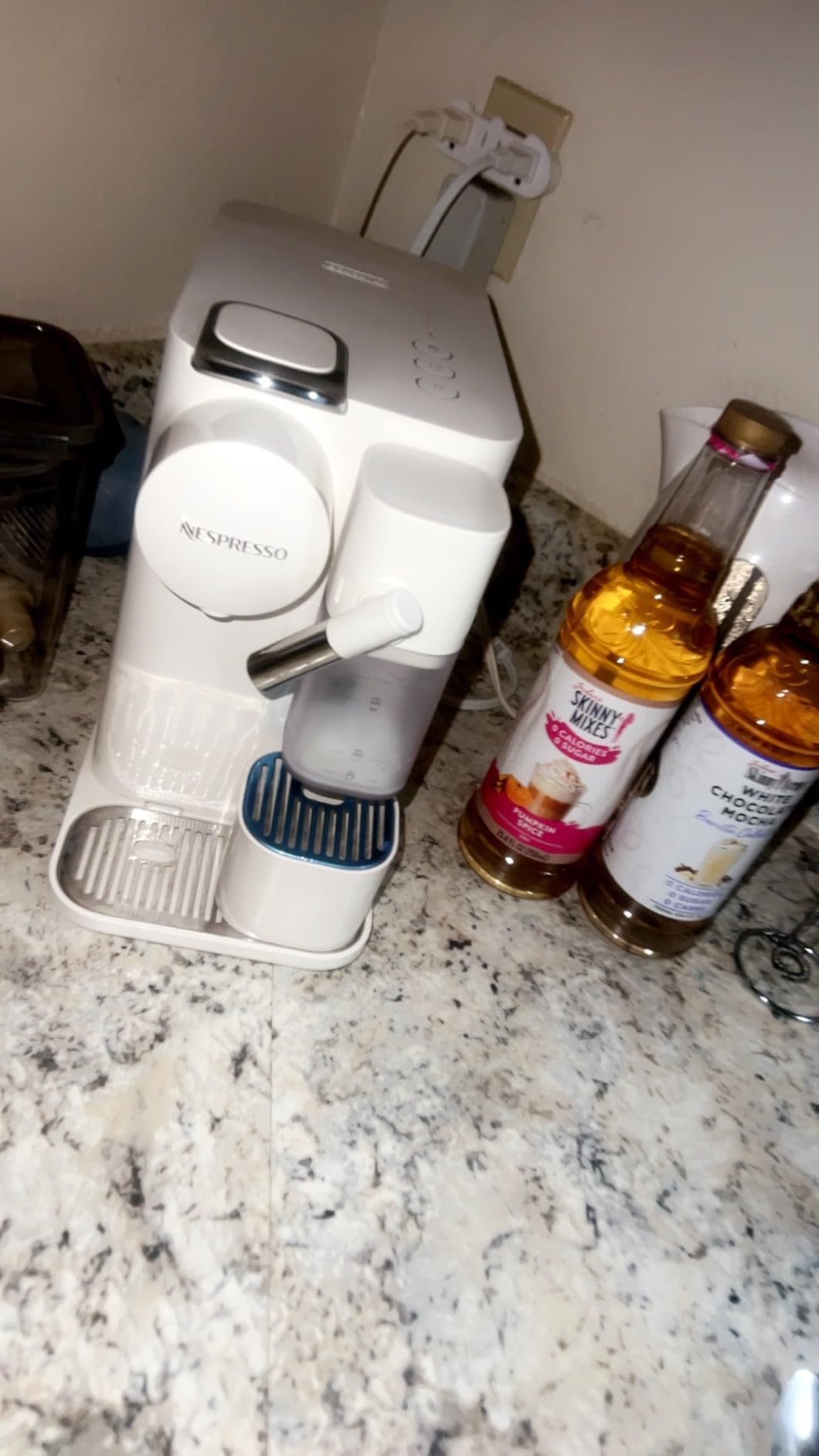 Nespresso Lattissima One Original Espresso Machine with Milk Frother by De'Longhi, Shadow Black - Customer Photo 1