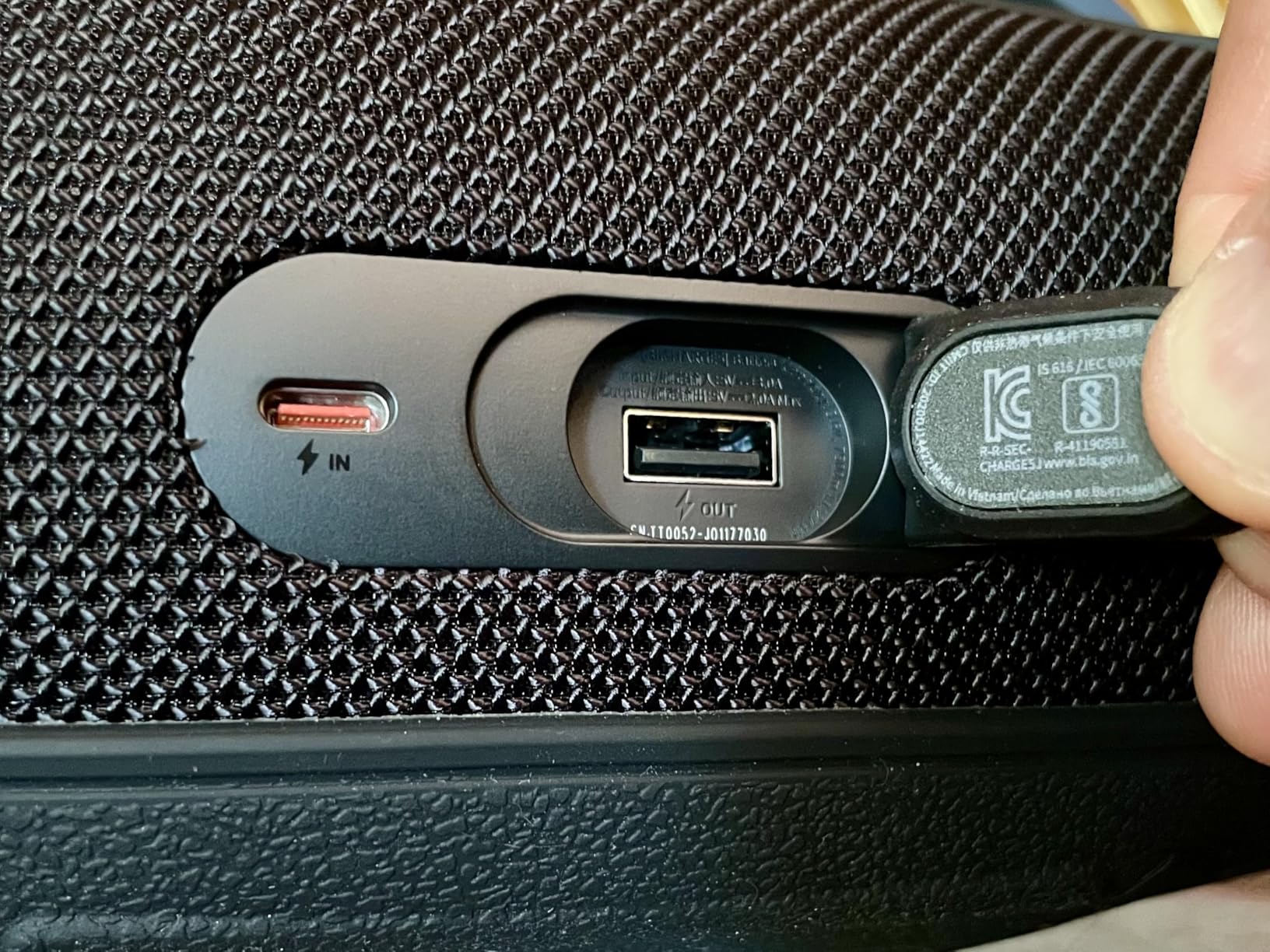 JBL CHARGE 5 - Portable Waterproof (IP67) Bluetooth Speaker with Powerbank USB Charge out, 20 hours playtime, JBL Partyboost (Black) - Customer Photo 2