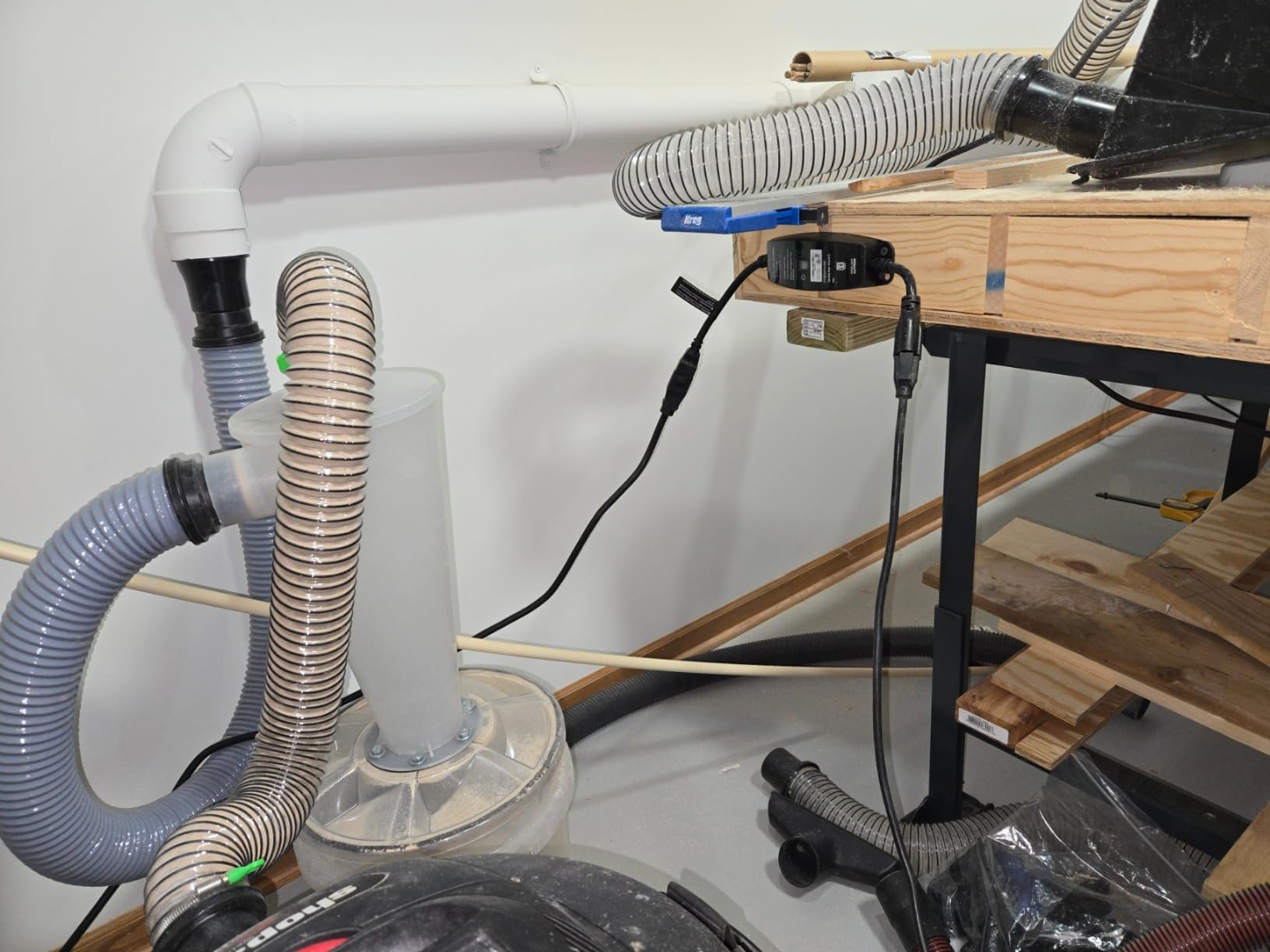 Lutron Smart Outdoor Plug for Caseta Smart Lighting, for Summer, Patio, Backyard, and Outdoor Lights, & Motors, 15A LED Fixtures & 1/2 HP Motors, PD-15OUT-BL, Black - Customer Photo 1