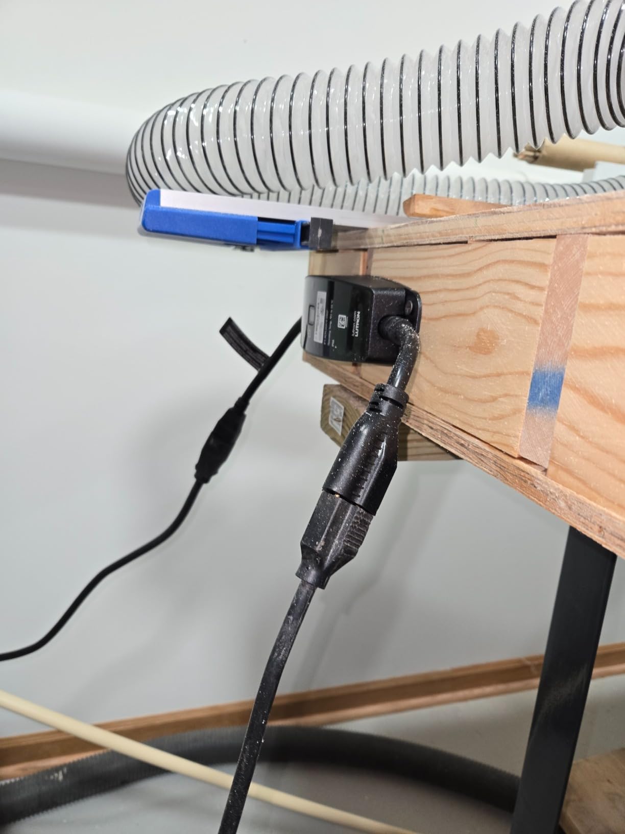 Lutron Smart Outdoor Plug for Caseta Smart Lighting, for Summer, Patio, Backyard, and Outdoor Lights, & Motors, 15A LED Fixtures & 1/2 HP Motors, PD-15OUT-BL, Black - Customer Photo 2