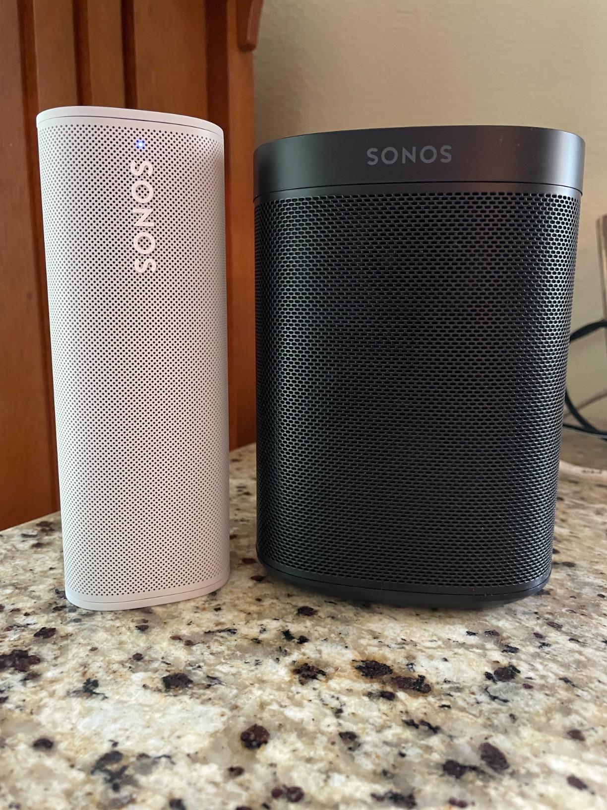 Sonos Roam - Black - Wireless Portable Bluetooth Speaker (Gen 1) - Customer Photo 2