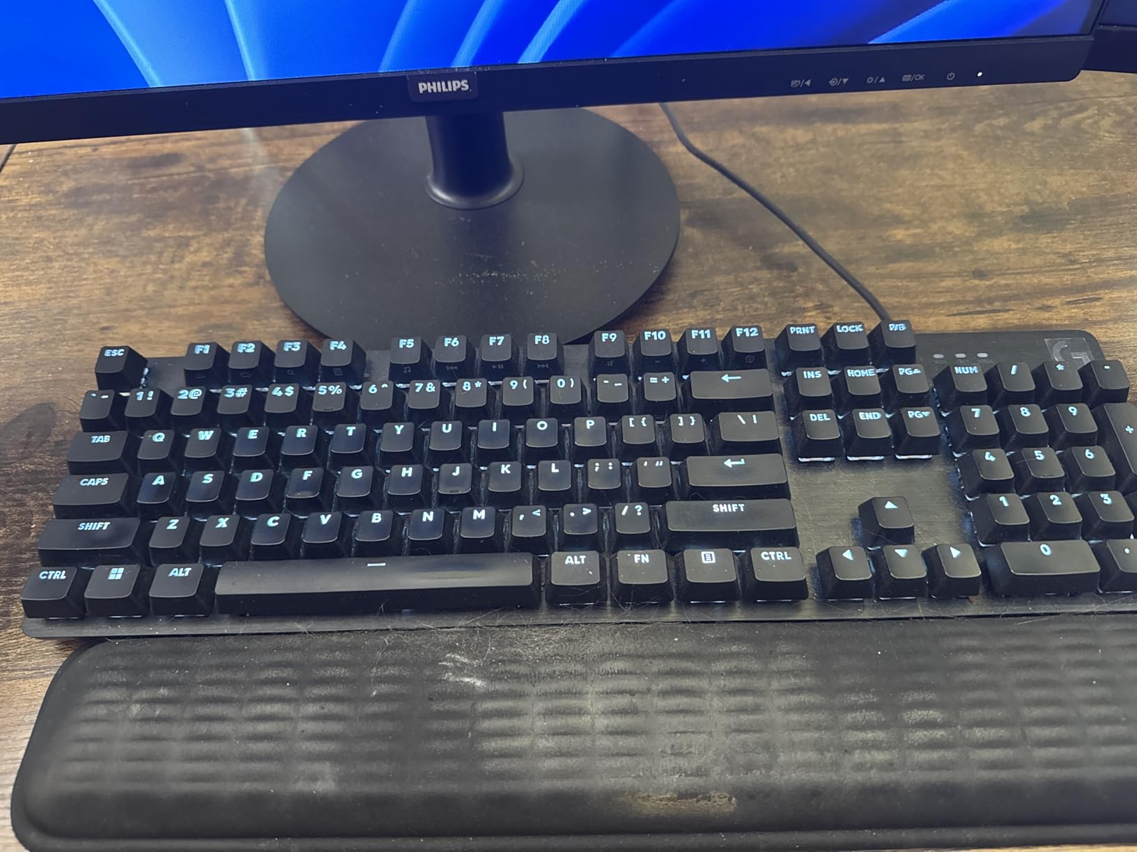 Logitech USB 2.0 G413 SE Full-Size Mechanical Gaming Keyboard - Backlit Keyboard with Tactile Mechanical Switches, Anti-Ghosting, Compatible with Windows, macOS - Black Aluminum - Customer Photo 1