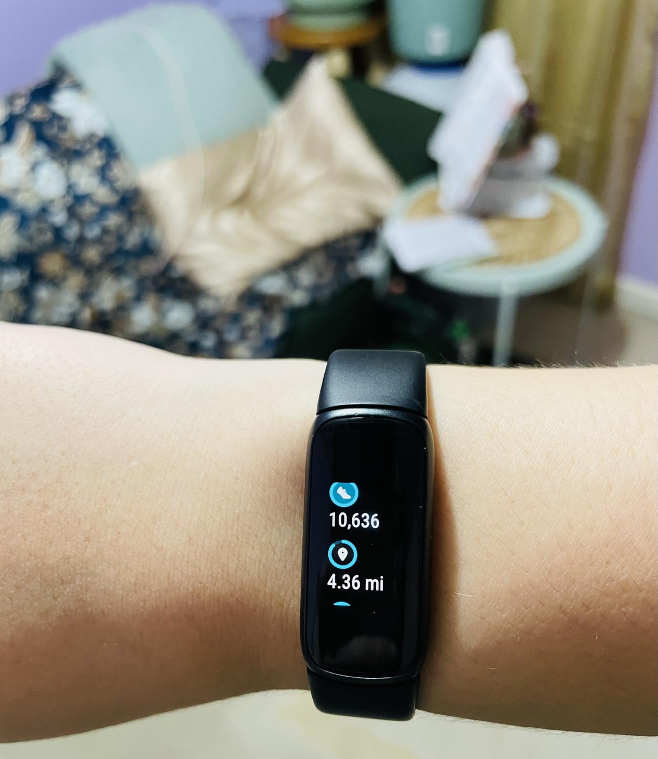 Fitbit Luxe Fitness and Wellness Tracker with Stress Management, Sleep Tracking and 24/7 Heart Rate, Black/Graphite - Customer Photo 1