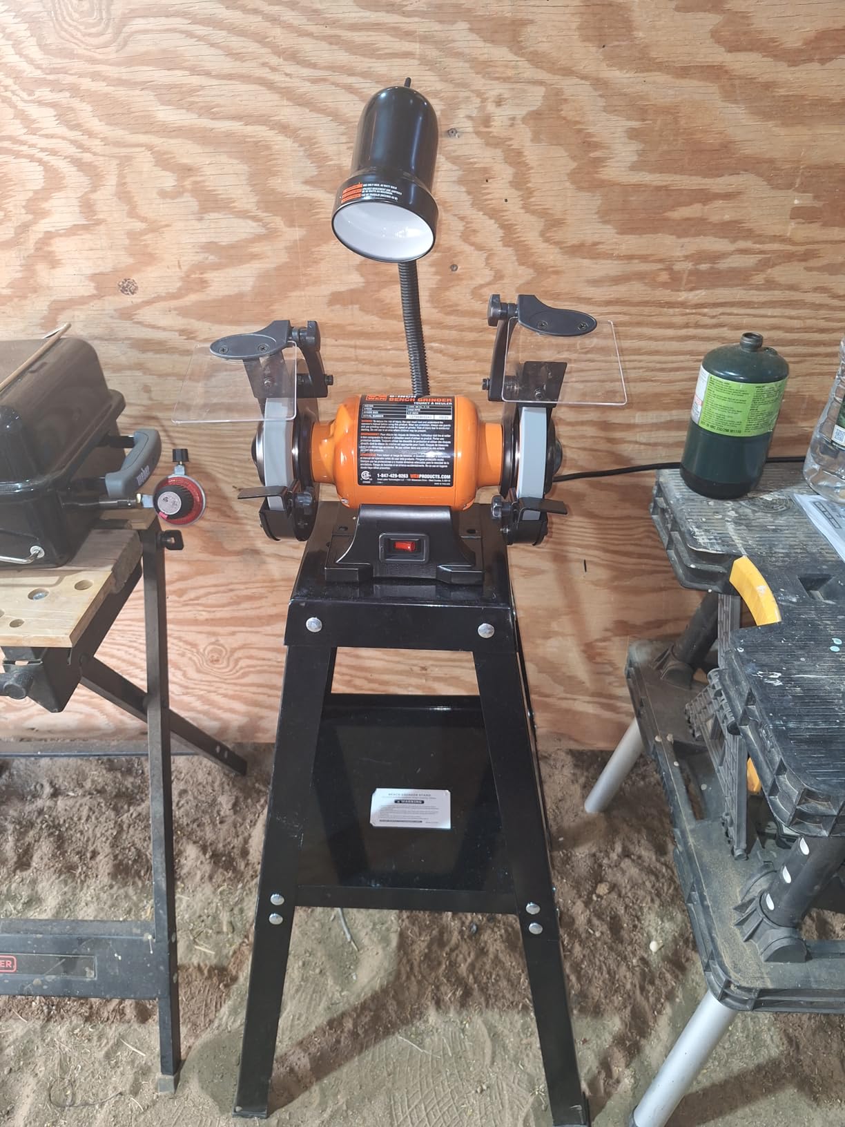 WEN BG4276 2.1-Amp 6-Inch Single Speed Bench Grinder with Flexible Work Light, Black,orange - Customer Photo 1