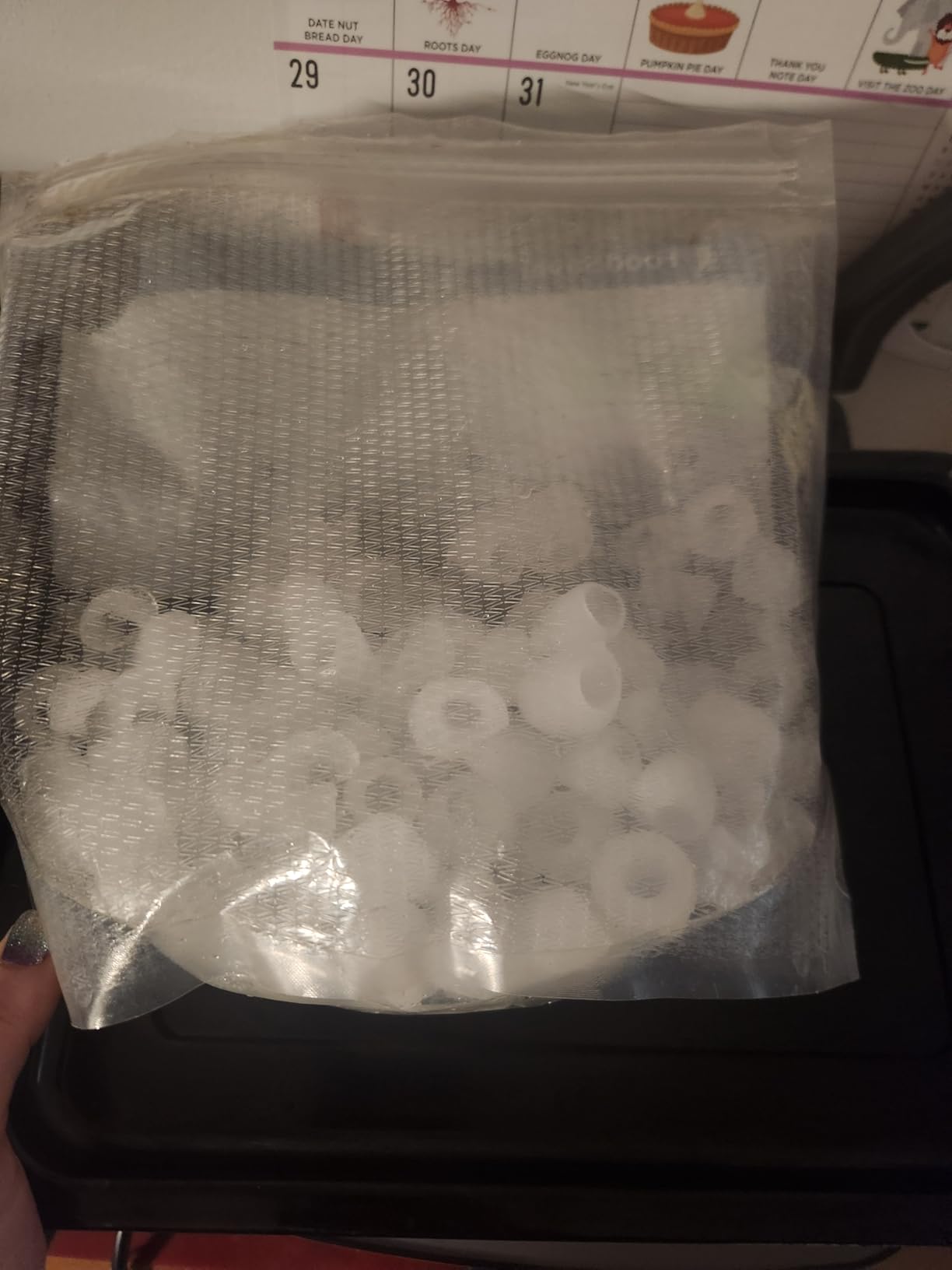 Silonn Ice Maker Countertop, 9 Cubes Ready in 6 Mins, 26lbs in 24Hrs, Self-Cleaning Ice Machine with Ice Scoop and Basket, 2 Sizes of Bullet Ice for Home Kitchen Office Bar Party - Customer Photo 4