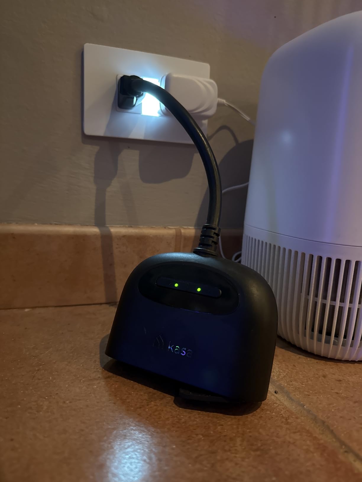 Kasa Outdoor Smart Plug, Smart Home Wi-Fi Outlet with 2 Sockets, IP64 Weather Resistance, Compatible with Alexa, Google Home & IFTTT, No Hub Required, ETL Certified(EP40), Black - Customer Photo 3