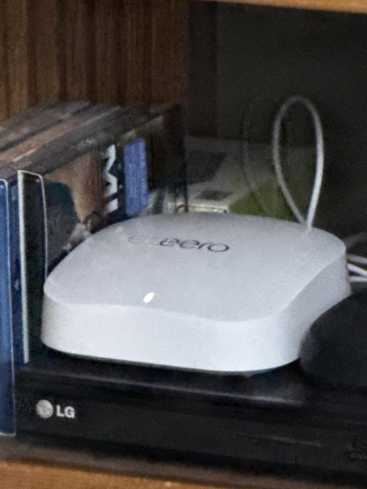 Amazon eero Pro 6E mesh wifi system - Supports internet plans up to 2.5 Gbps, Coverage up to 6,000 sq. ft., Connect 100+ devices, 3-pack - Customer Photo 4