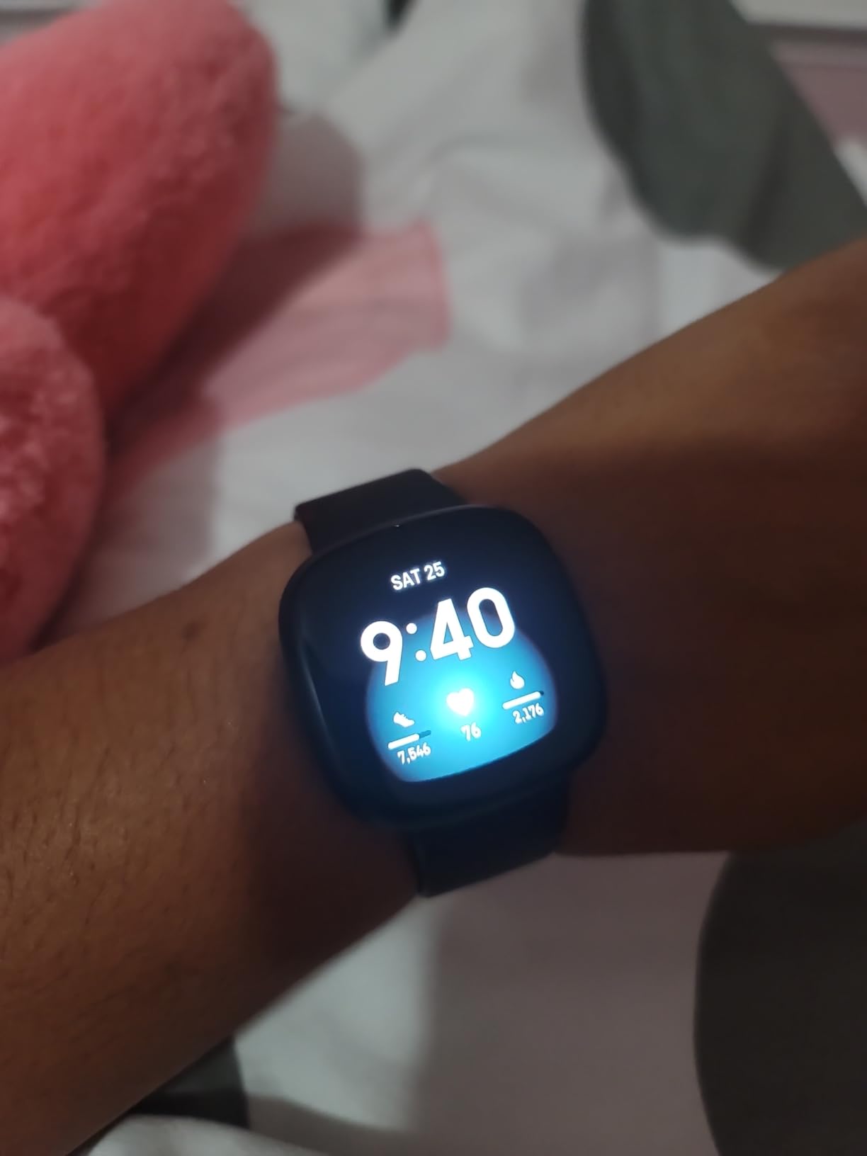 Fitbit Versa 3 Health & Fitness Smartwatch with GPS, 24/7 Heart Rate, Alexa Built-in, 6+ Days Battery, Black/Black, One Size (Renewed) - Customer Photo 1