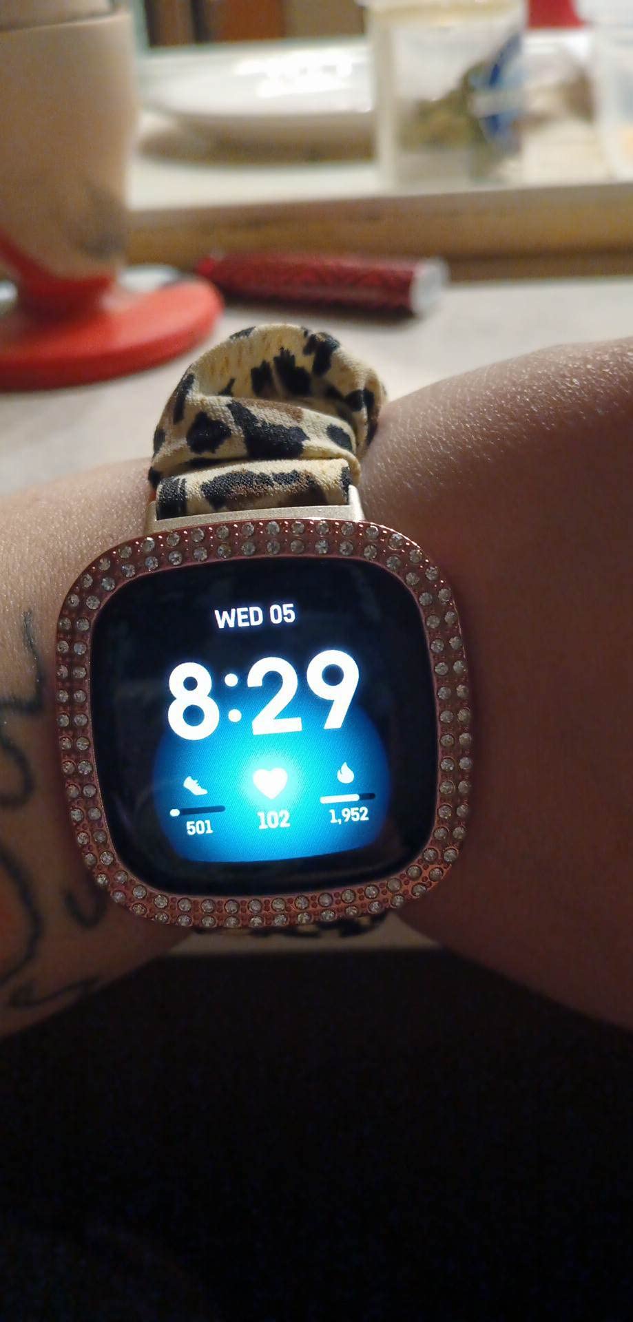 Fitbit Versa 3 Health & Fitness Smartwatch with GPS, 24/7 Heart Rate, Alexa Built-in, 6+ Days Battery, Black/Black, One Size (Renewed) - Customer Photo 2