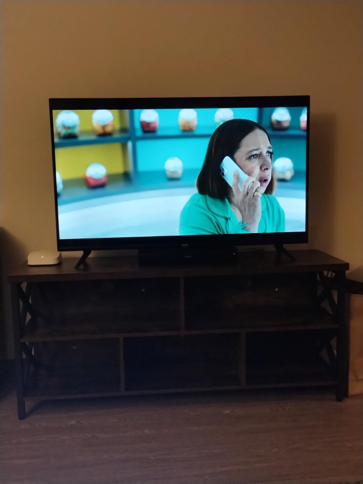 VIZIO 50-Inch V-Series 4K UHD LED Smart TV with Voice Remote, Dolby Vision, HDR10+, Alexa Compatibility, 2022 Model - Customer Photo 2