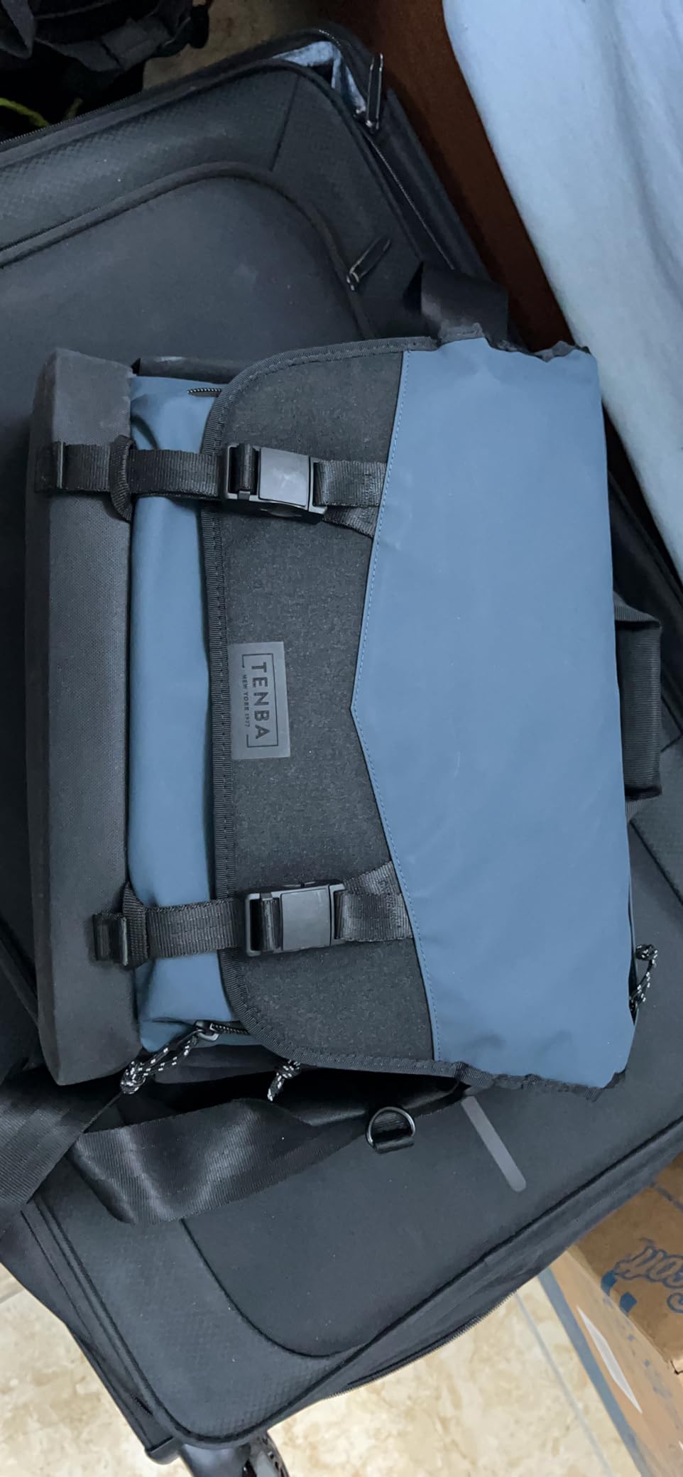 Tenba DNA 9 Slim Messenger Bag for Mirrorless and DSLR cameras and lenses – Black (638-570) - Customer Photo 2