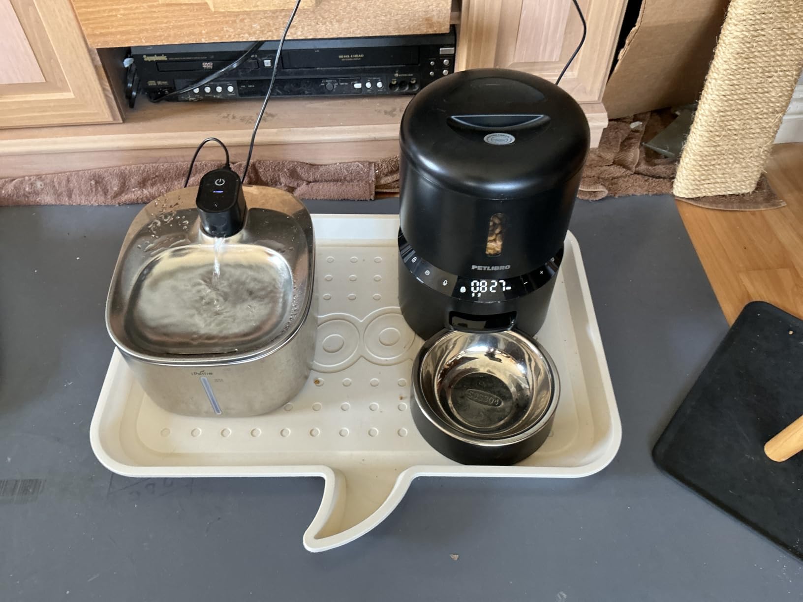 PETLIBRO Automatic Cat Feeder – 3L Programmable Pet Food Dispenser with Airtight Storage, Timed Portion Control, Voice Meal Call & Dual Power Supply, Clog-Free Healthy Feeding for Cats & Small Dogs - Customer Photo 1