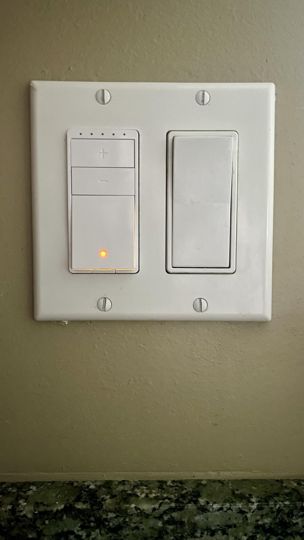 Amazon Basics Smart Switch, Single Pole, Works with Alexa Only, 2.4 GHz Wi-Fi, No Hub Required, White - Customer Photo 1