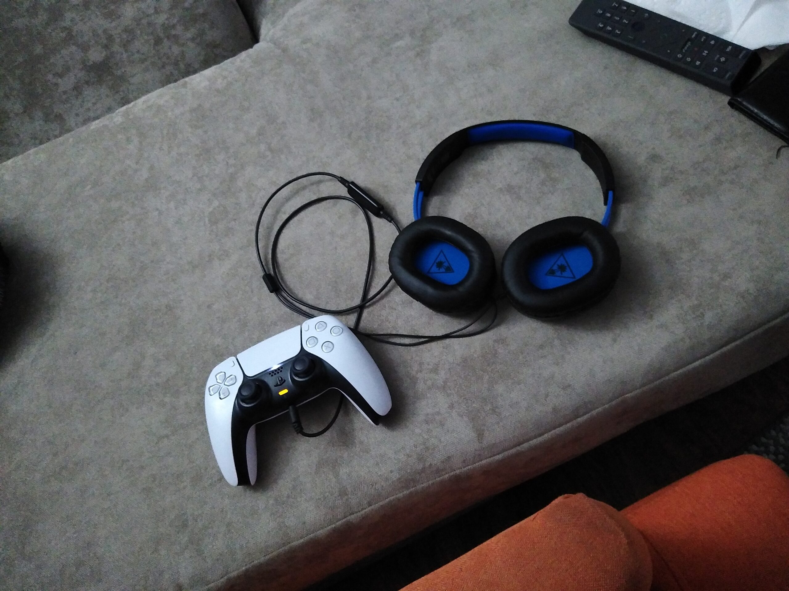 PS5 - Sony PlayStation 5 Digital Edition Gaming Console + Wireless Controller - 16GB GDDR6 RAM, 825GB SSD, 120Hz 8K Output, White - Customer Photo 1