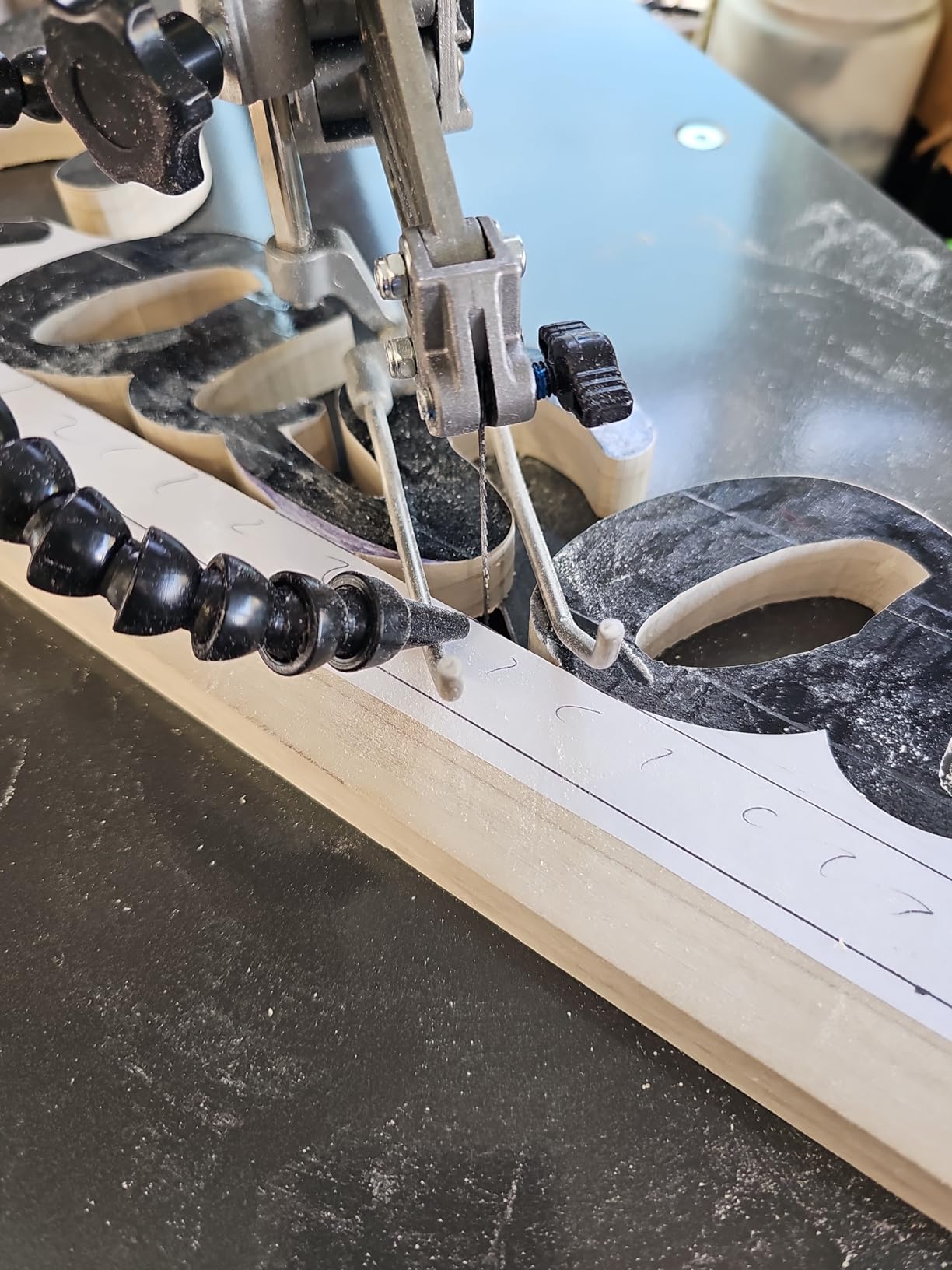 WEN LL2156 21-Inch 1.6-Amp Variable Speed Parallel Arm Scroll Saw with Extra-Large Dual-Bevel Steel Table - Customer Photo 1
