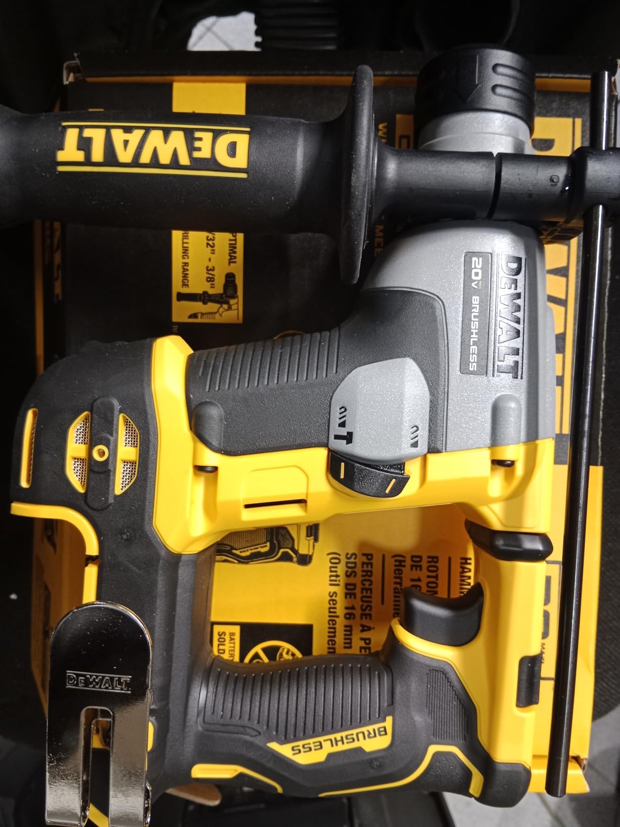 DEWALT 20V MAX SDS Plus Rotary Hammer Drill, Cordless, 5/8 in., Tool Only (DCH172B) - Customer Photo 2