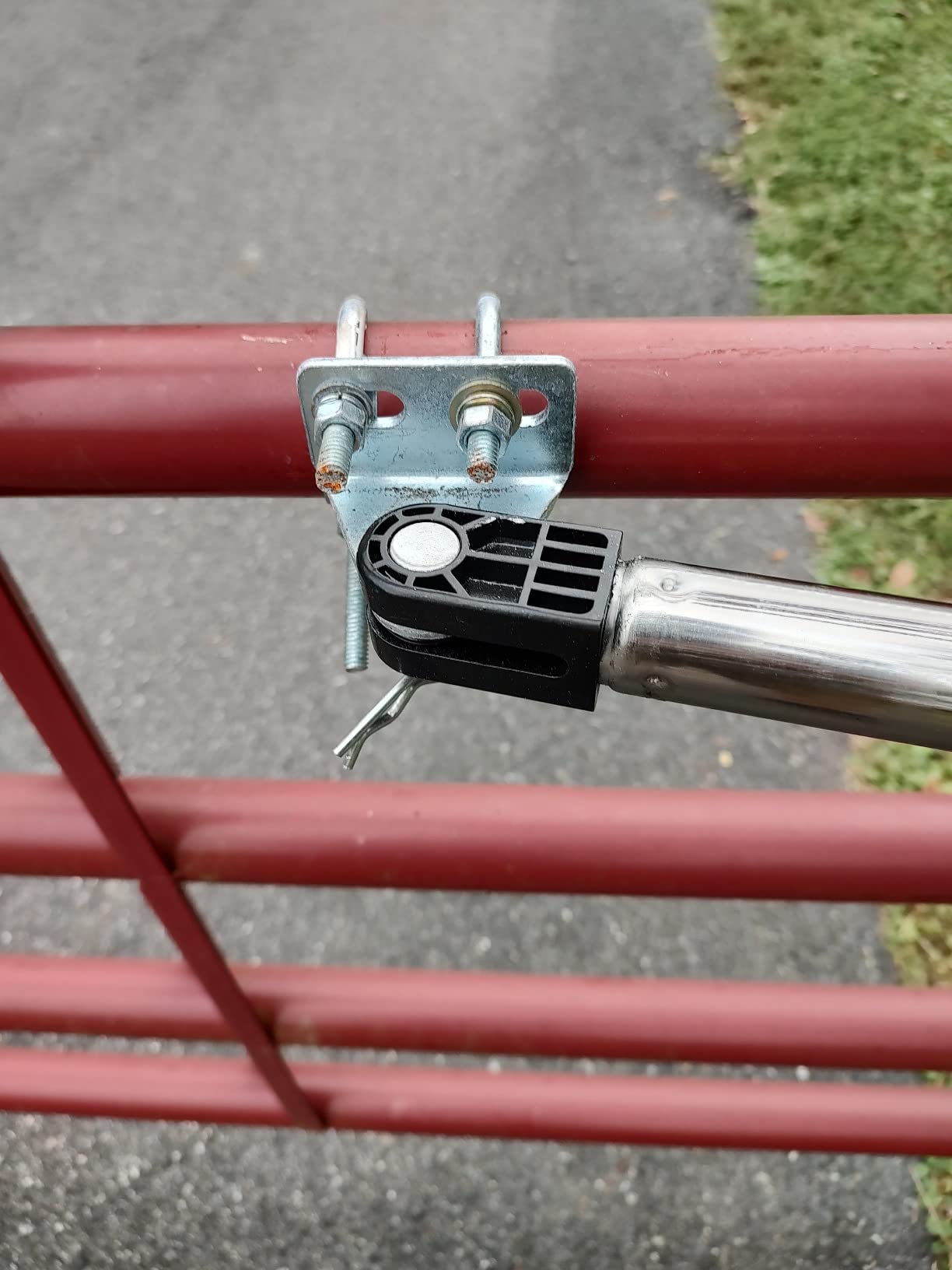 TOPENS A5131 Single Swing Gate Opener Medium Duty Automatic Gate Motor for Single Swing Gates Up to 16ft, Electric Driveway Gate Operator AC Powered with Remote Control Kit Solar Compatible - Customer Photo 2