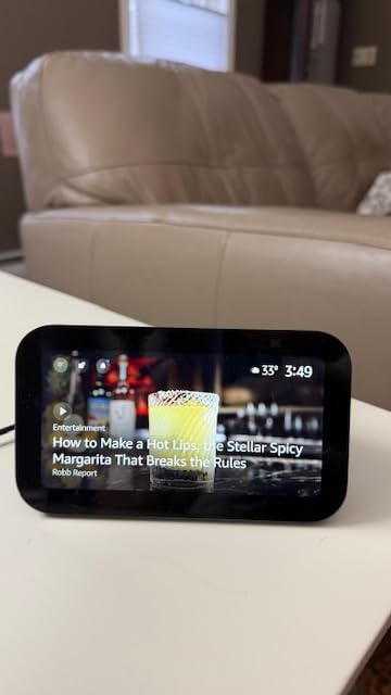 Echo Show 5 (newest model), Smart display with Alexa+ Early Access, 2x the bass and clearer sound, Charcoal - Customer Photo 2