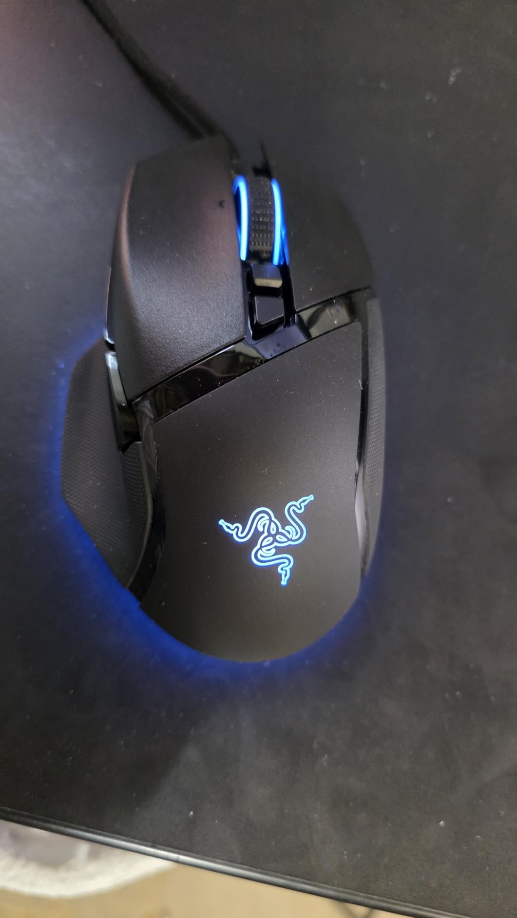 Razer Basilisk V3 Customizable Ergonomic Gaming Mouse: Fastest Gaming Mouse Switch - Chroma RGB Lighting - 26K DPI Optical Sensor - 11 Programmable Buttons - HyperScroll Tilt Wheel - Classic Black - Customer Photo 2