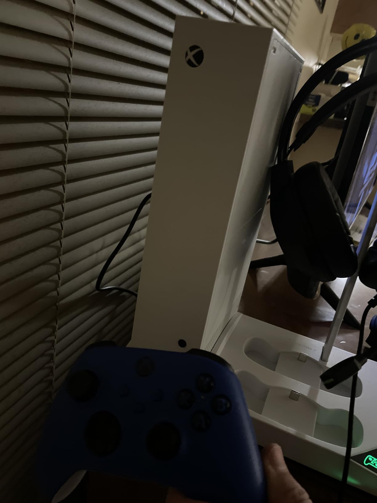 Microsoft Xbox Series S 512GB Game All-Digital Console + 1 Xbox Wireless1 Controller, White - 1440p Gaming Resolution, 4K Streaming Media Playback, WiFi (Renewed) - Customer Photo 1