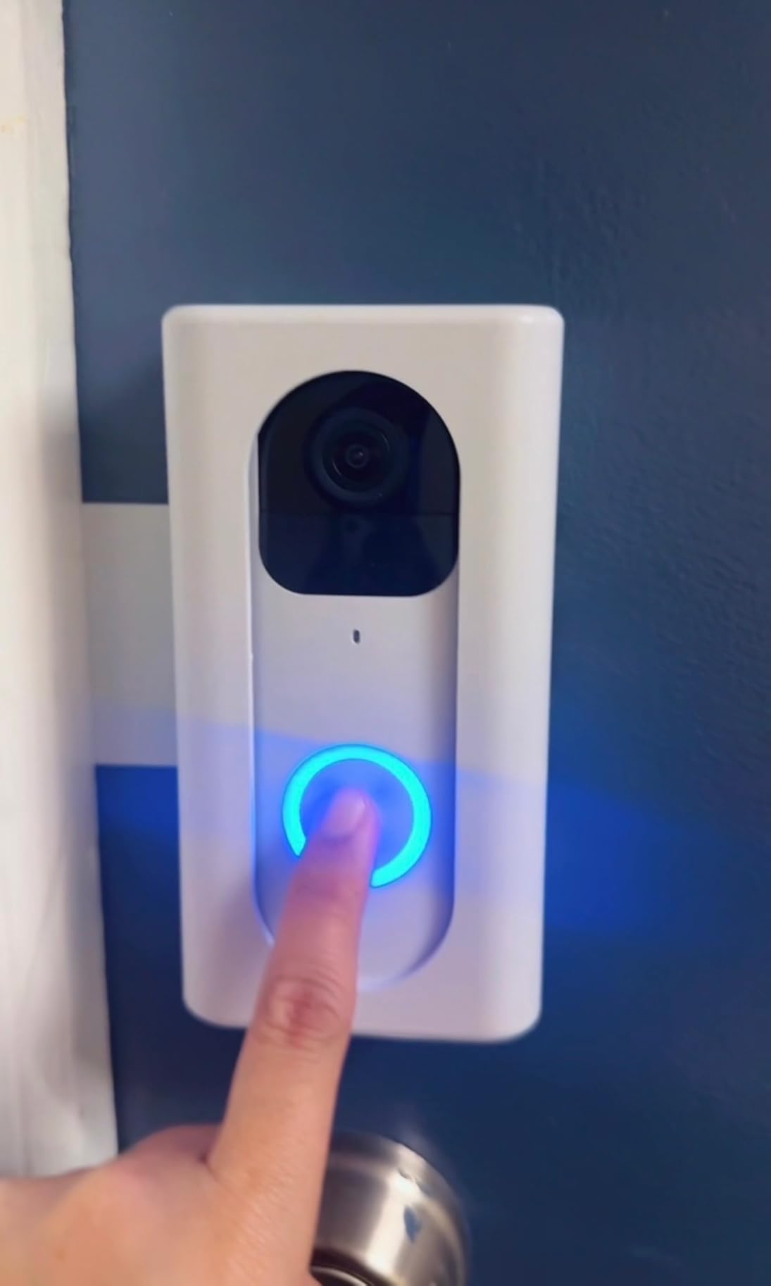 Like-New Blink Video Doorbell (2023 release), Two-way audio, HD video, motion and chime app alerts and Alexa enabled — wired or wire-free (Black) - Customer Photo 2