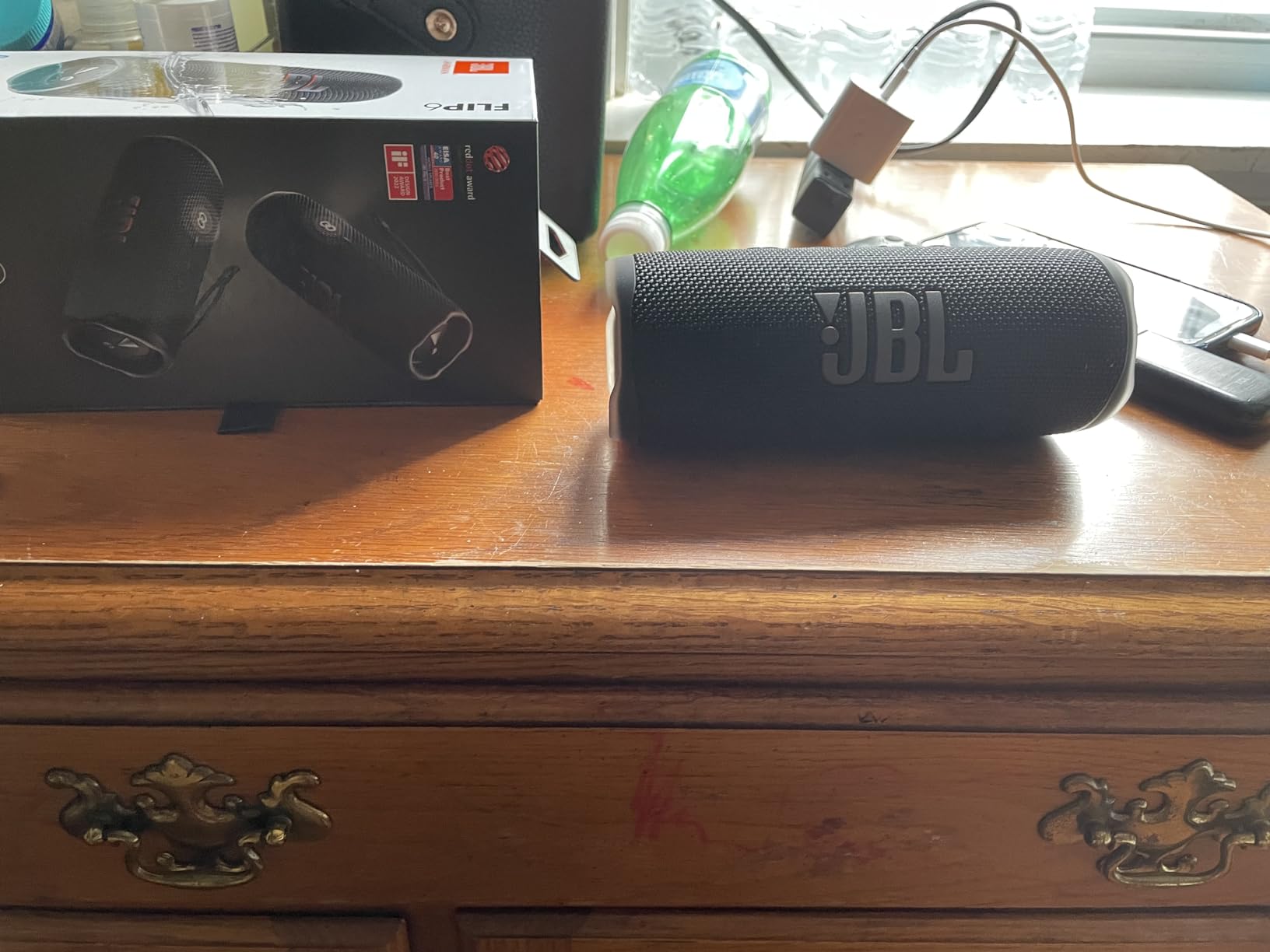 Flip 6 - Portable Bluetooth Speaker, powerful sound and deep bass, IPX7 waterproof, 12 hours of playtime, JBL PartyBoost for multiple speaker pairing for home, outdoor and travel (Black) - Customer Photo 1