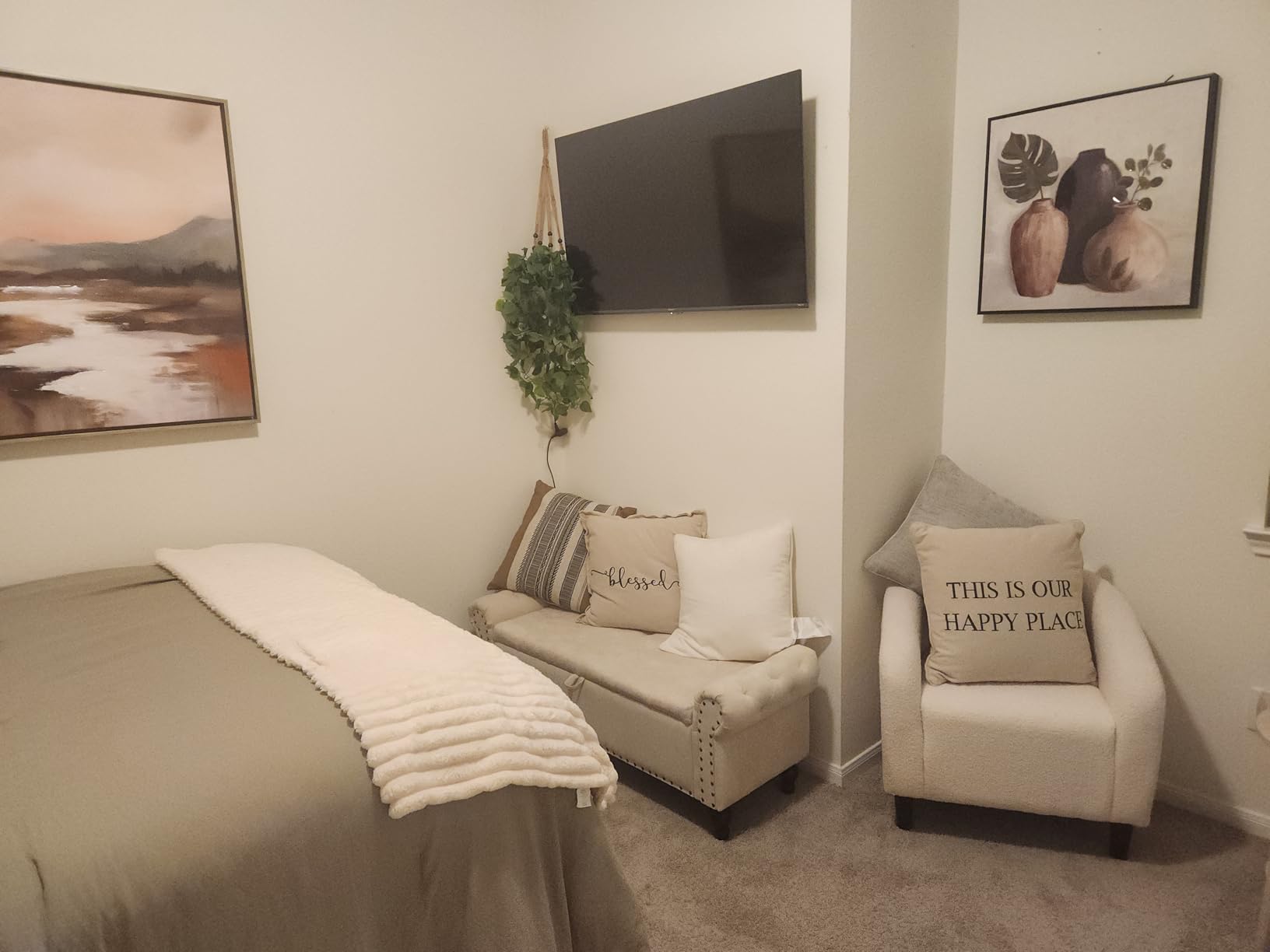 Yaheetech Accent Barrel Chair, Boucle Fabric Club Chair, Furry Sherpa Elegant Armchair with Cozy Soft Padded - Customer Photo 1