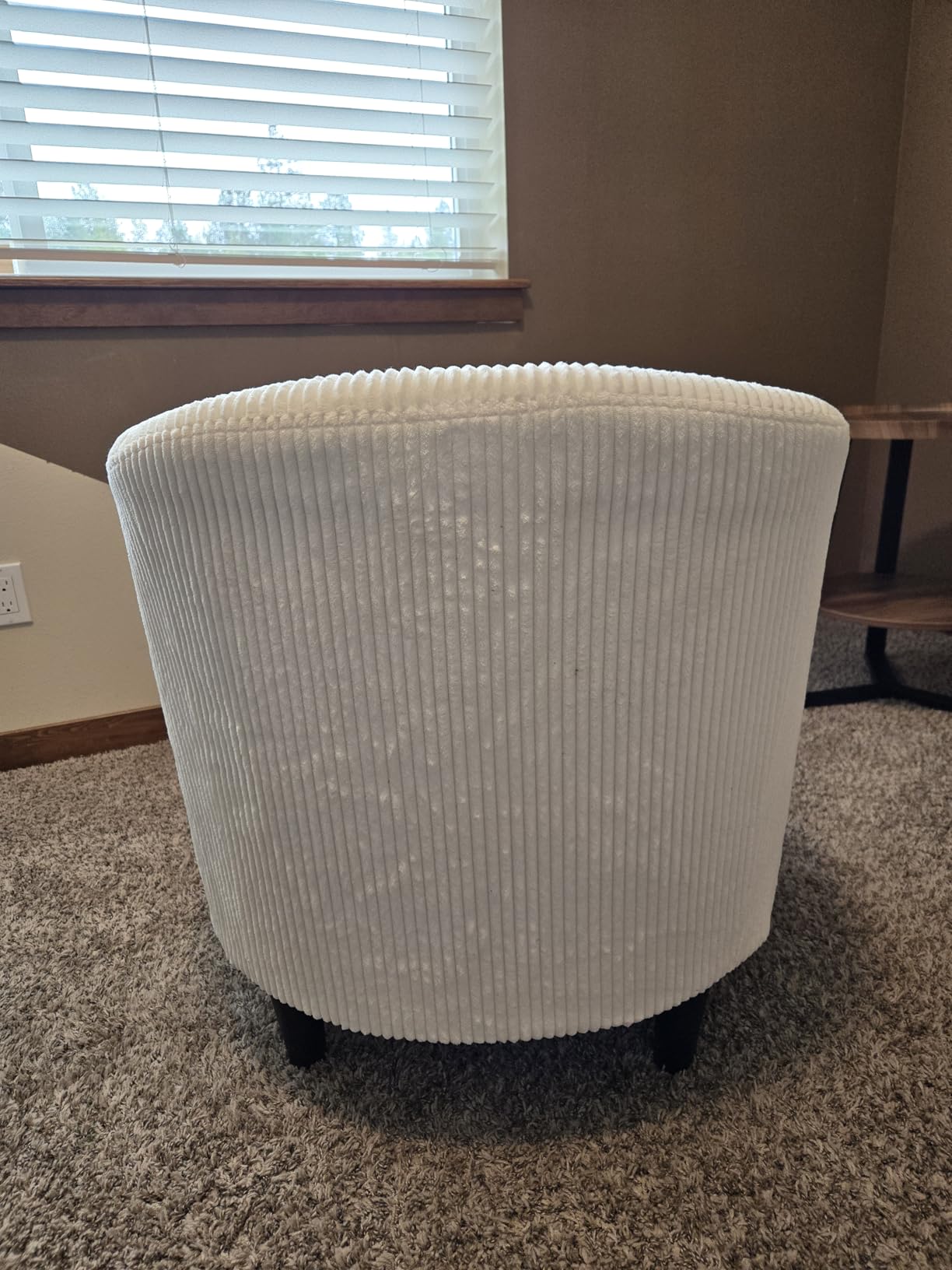 Yaheetech Accent Barrel Chair, Boucle Fabric Club Chair, Furry Sherpa Elegant Armchair with Cozy Soft Padded - Customer Photo 2