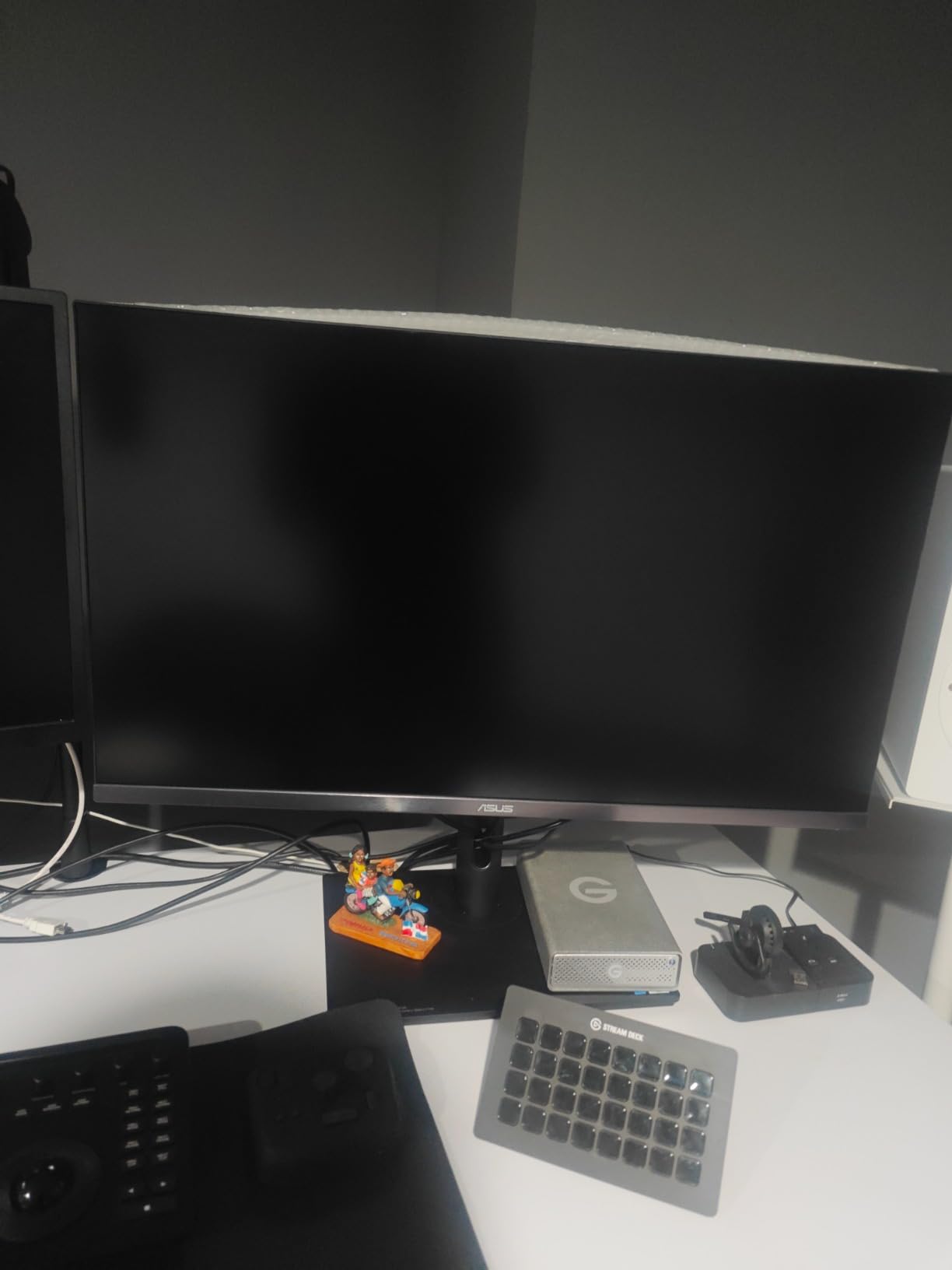 ASUS ProArt Display PA32UCR-K 32 inch 4K HDR Monitor - 98% DCI-P3, 99.5% Adobe RGB, Delta E < 1, IPS, Hardware Calibration Ready - Customer Photo 1