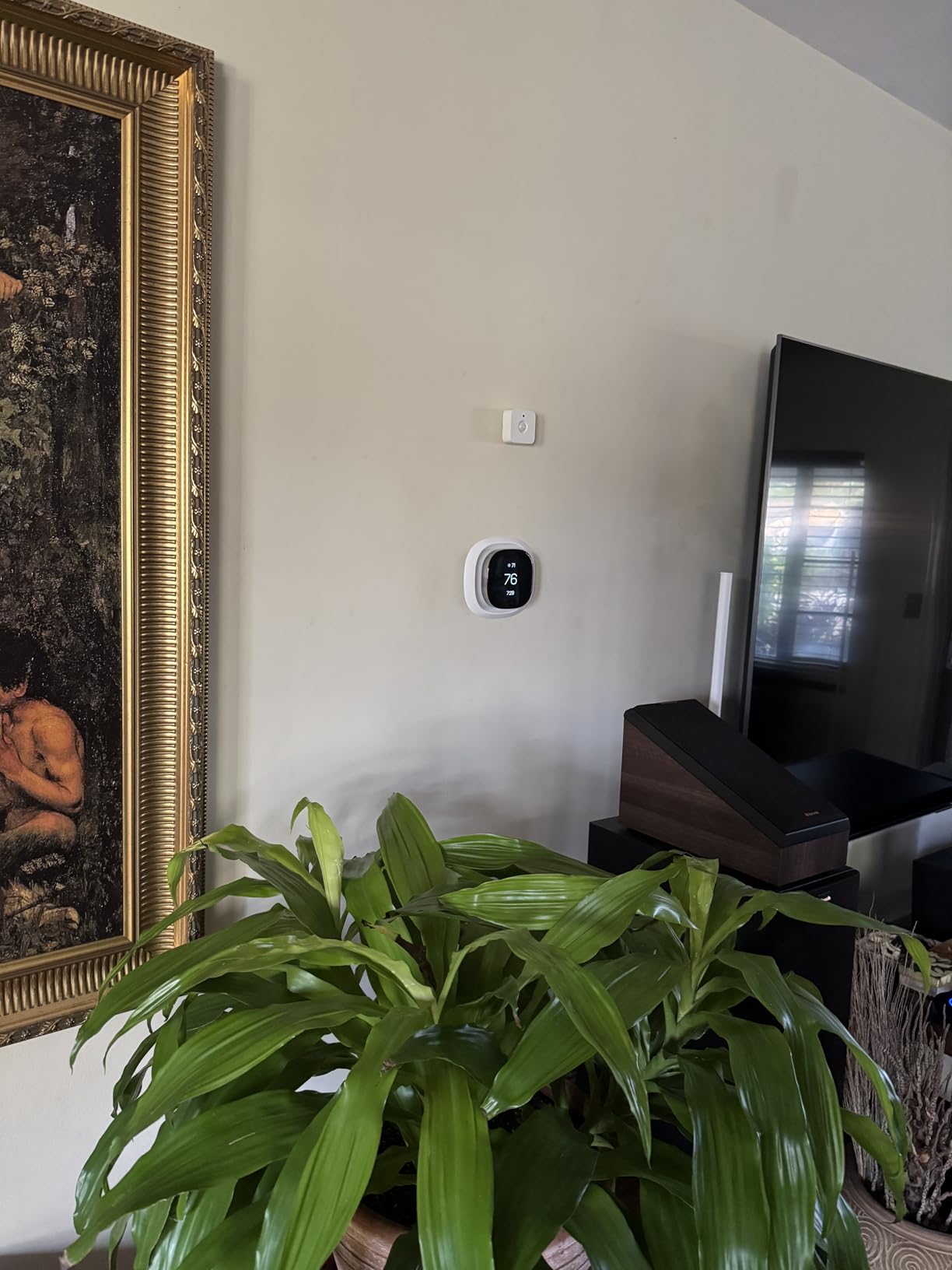 Philips Hue Motion Sensor - Exclusively for Philips Hue Smart Lights - Requires Hue Bridge - Easy, No-Wire Installation - Customer Photo 1